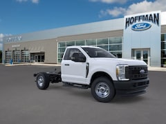 2025 Ford F-350 Super Duty Chassis XL Reg Cab 145