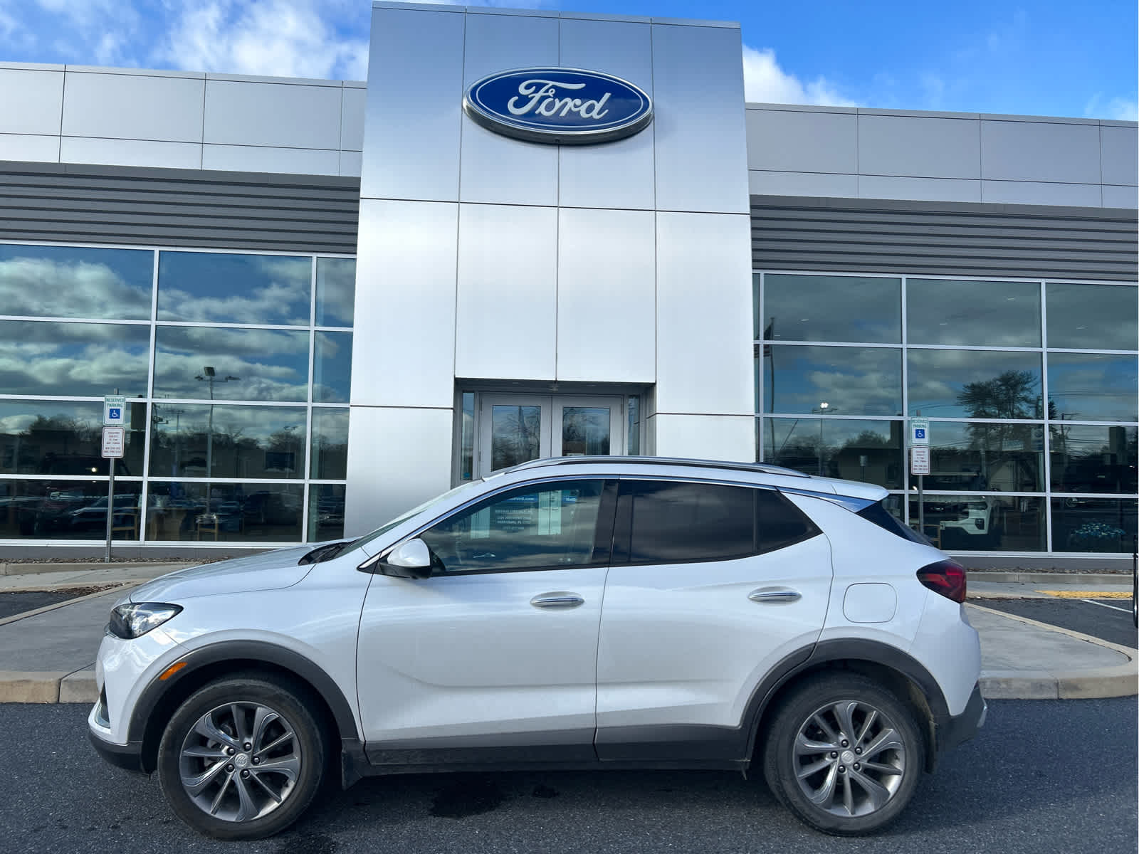 2020 Buick Encore GX Essence's photo