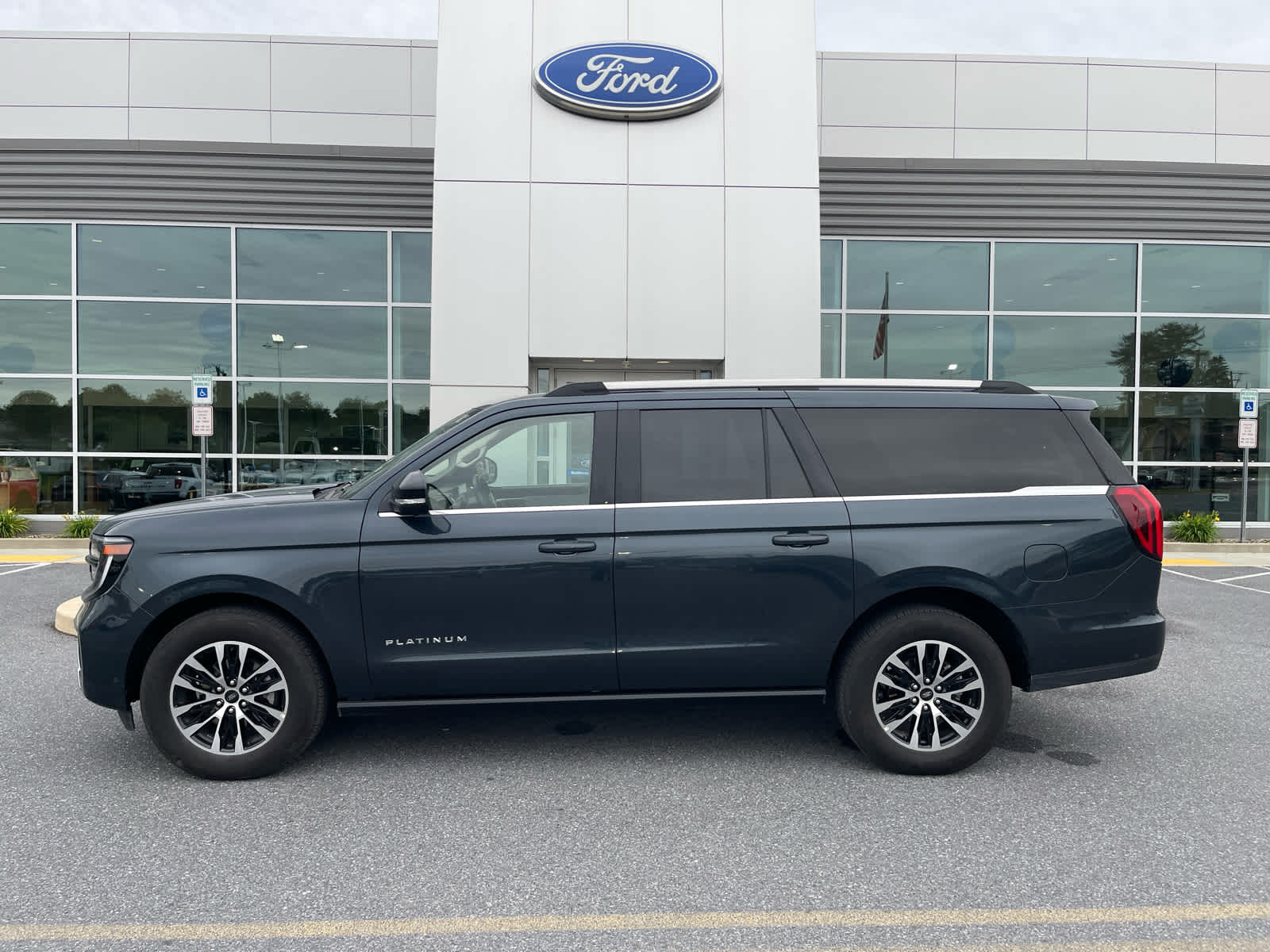 2025 Ford Expedition Platinum MAX 4x4's photo