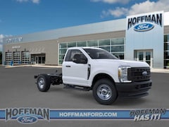 2025 Ford F-350 Super Duty Chassis XL Reg Cab 145