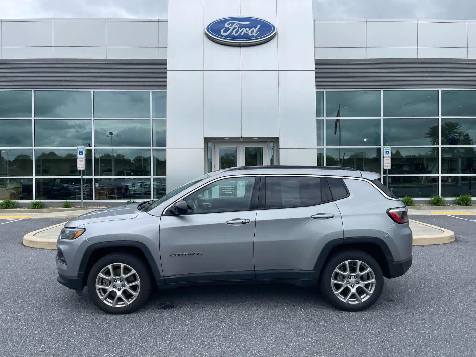 2023 Jeep Compass Latitude Lux 4X4's photo