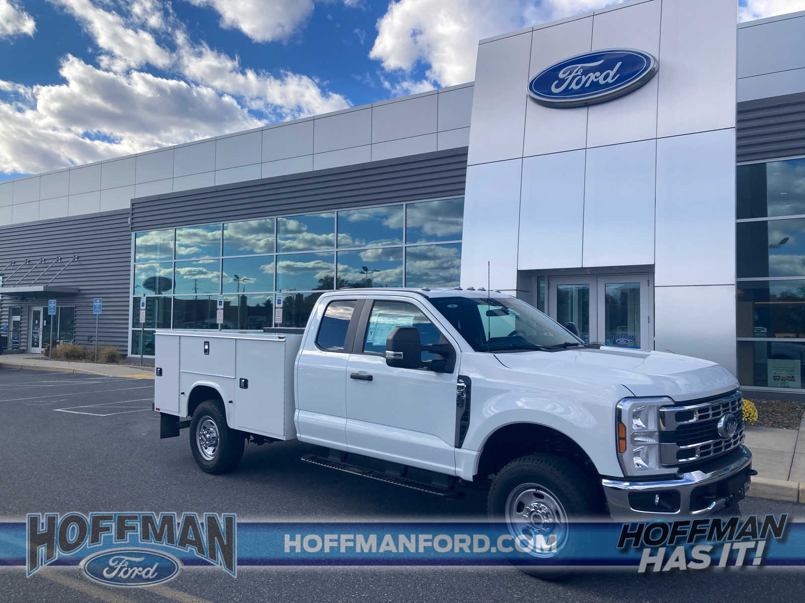 2025 Ford F-350 Super Duty Chassis Cab XL - Photo 2