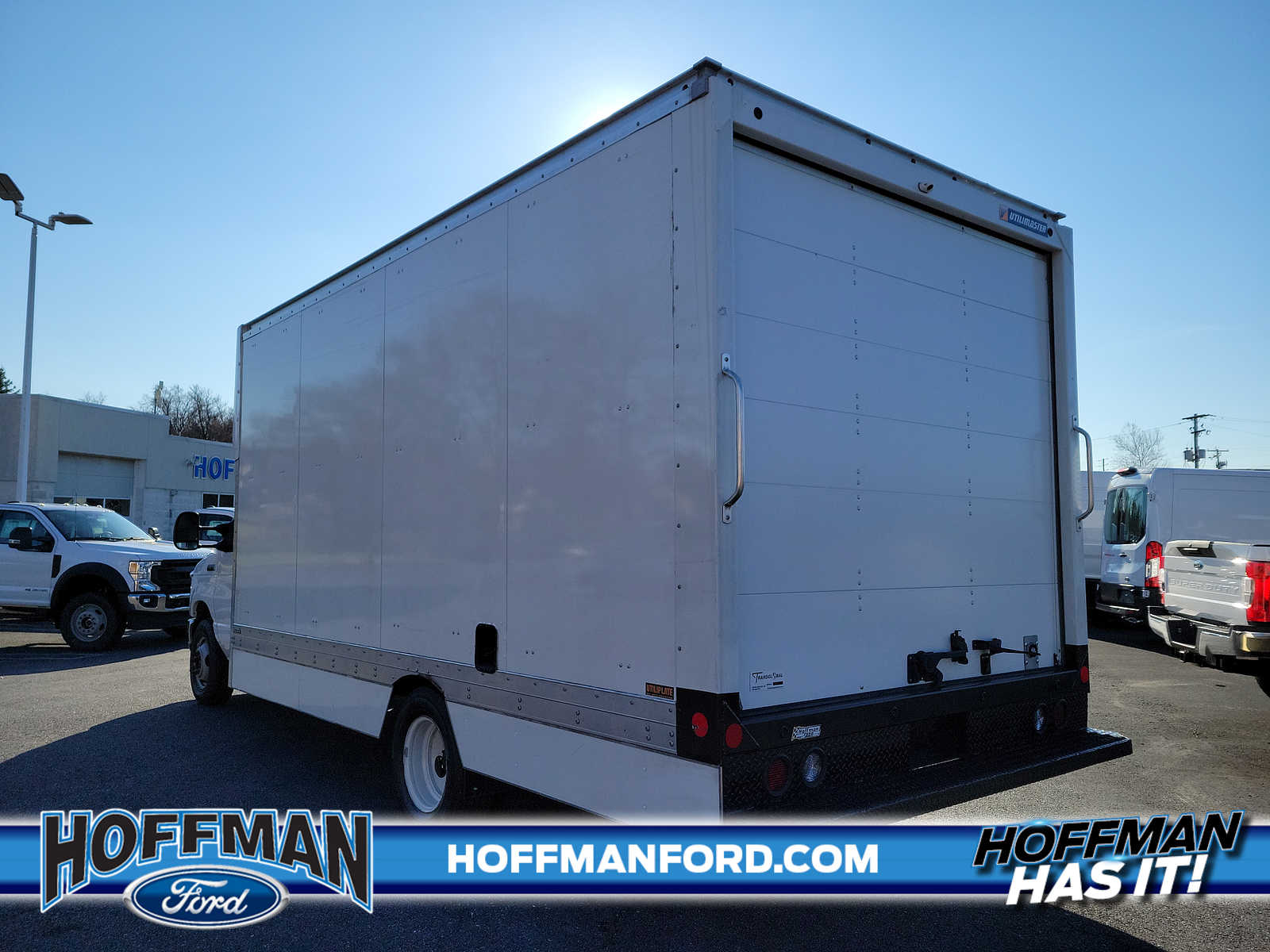 2021 Ford E-350 photo 3