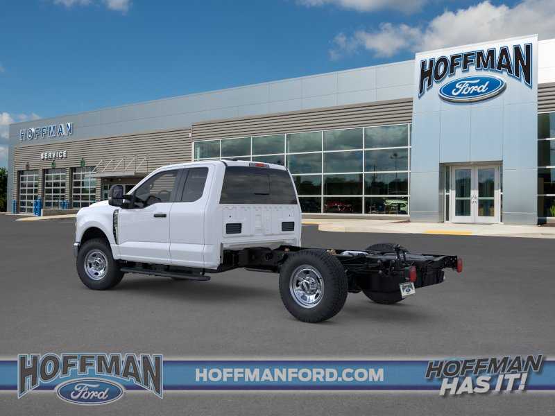 2025 Ford F-350 Super Duty Chassis Cab XL - Photo 12