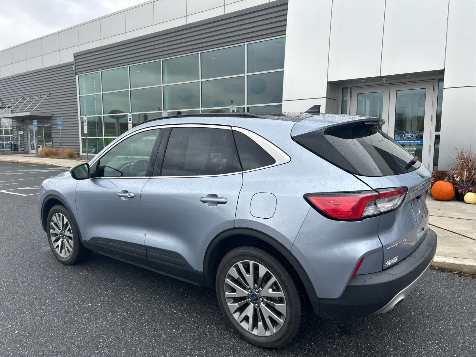 2022 Ford Escape Titanium Hybrid photo 3