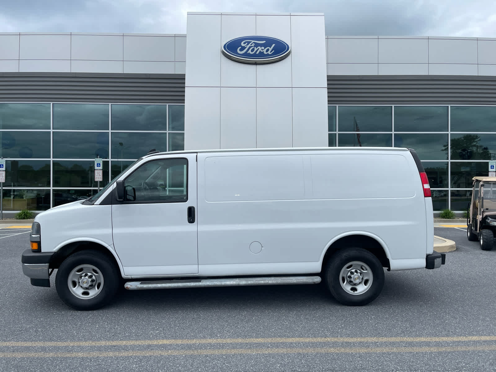 2024 Chevrolet Express 2500 Work Van HD's photo