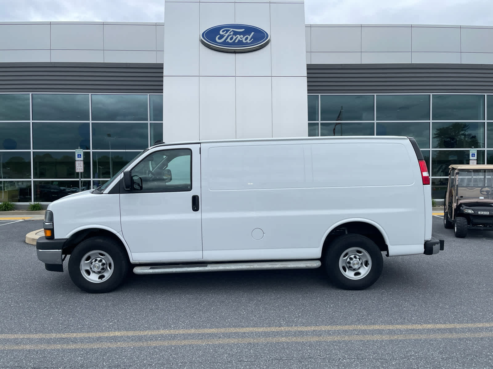 2024 Chevrolet Express 2500 Work Van HD's photo