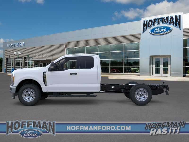 2025 Ford F-350 Super Duty Chassis Cab XL - Photo 10