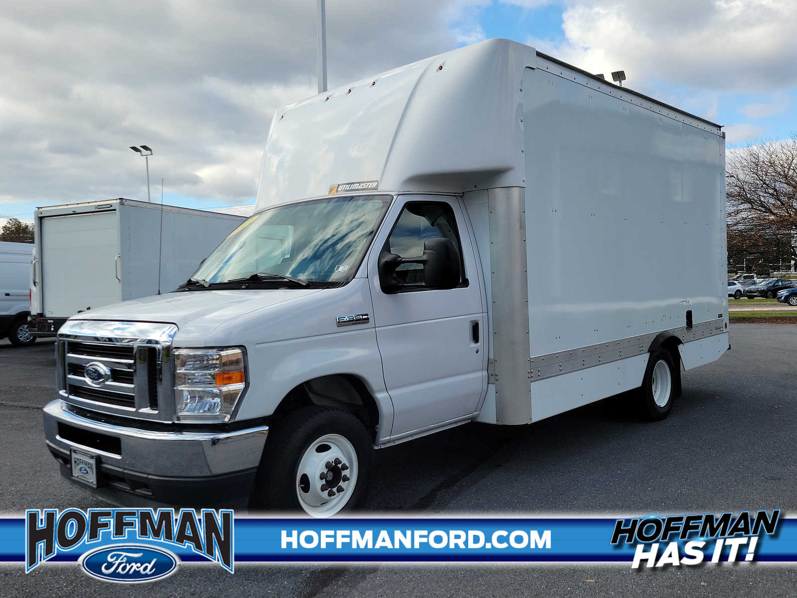 2021 Ford E-350 photo 2