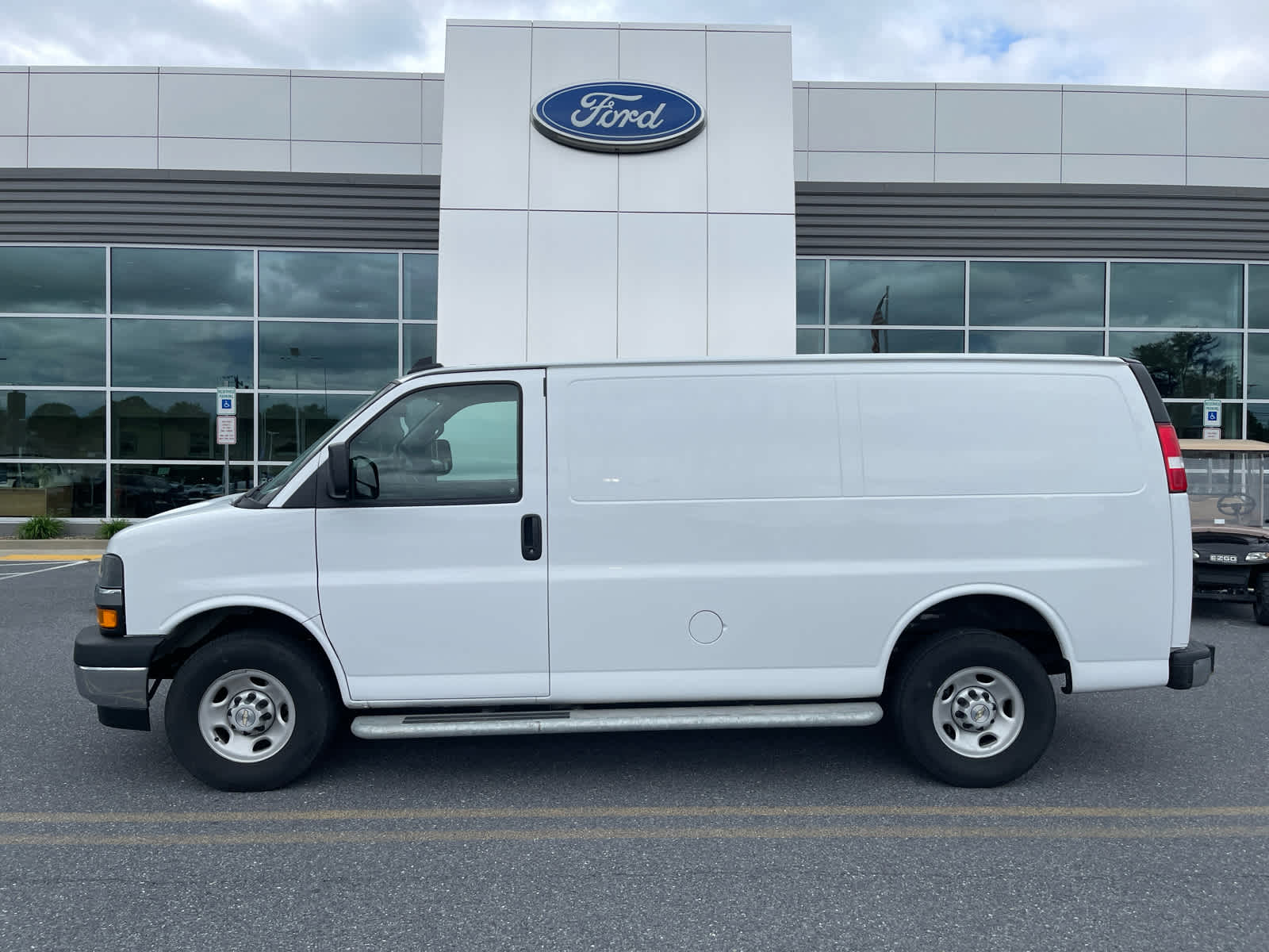 2024 Chevrolet Express 2500 Work Van HD's photo
