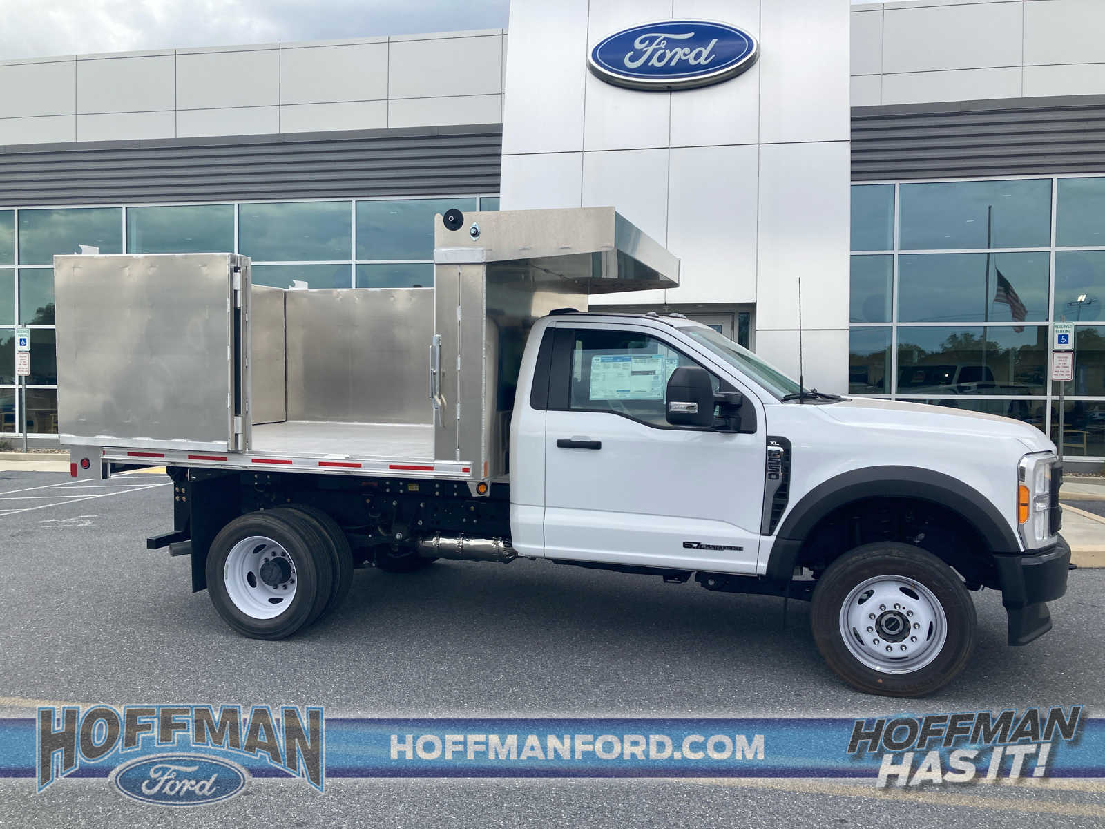 2023 Ford F-550 Super Duty Chassis Cab XL's photo