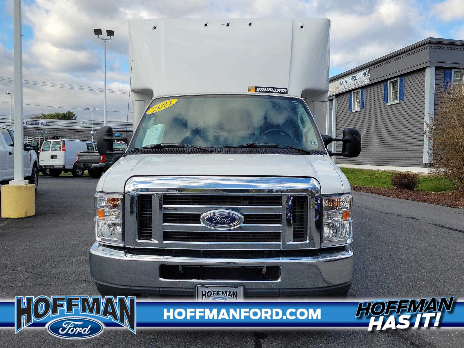 2021 Ford E-350 photo 3
