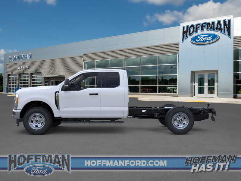 2025 Ford F-350 Super Duty Chassis Cab XL - Photo 16