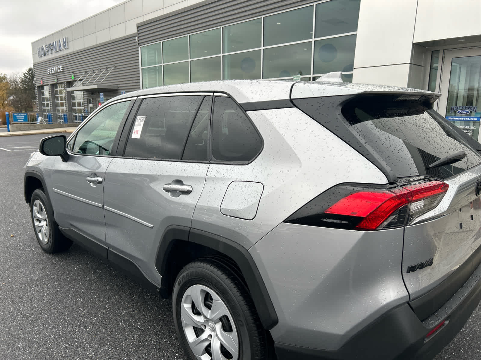 2023 Toyota RAV4 LE photo 3