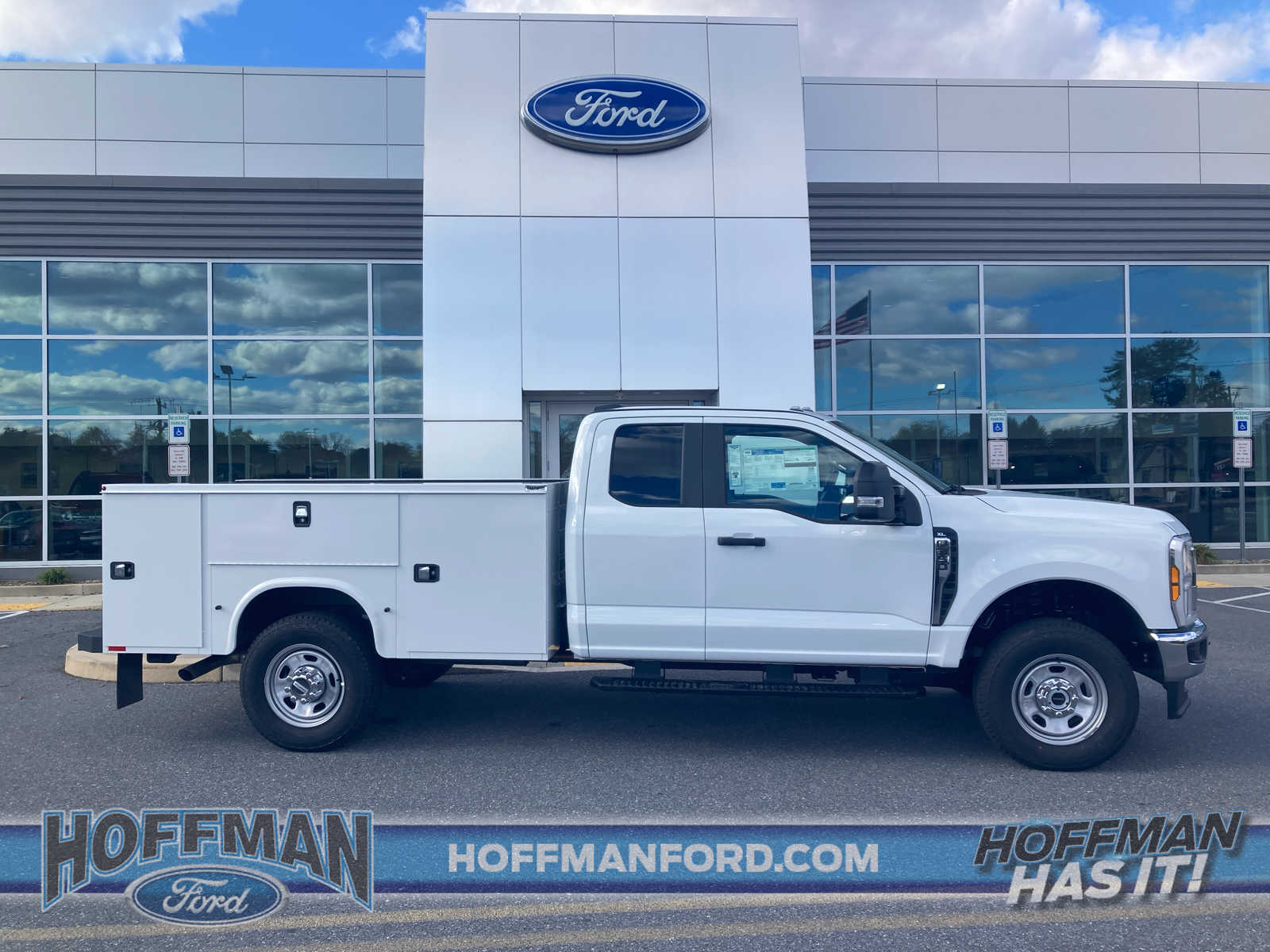 2025 Ford F-350 Super Duty Chassis Cab XL's photo