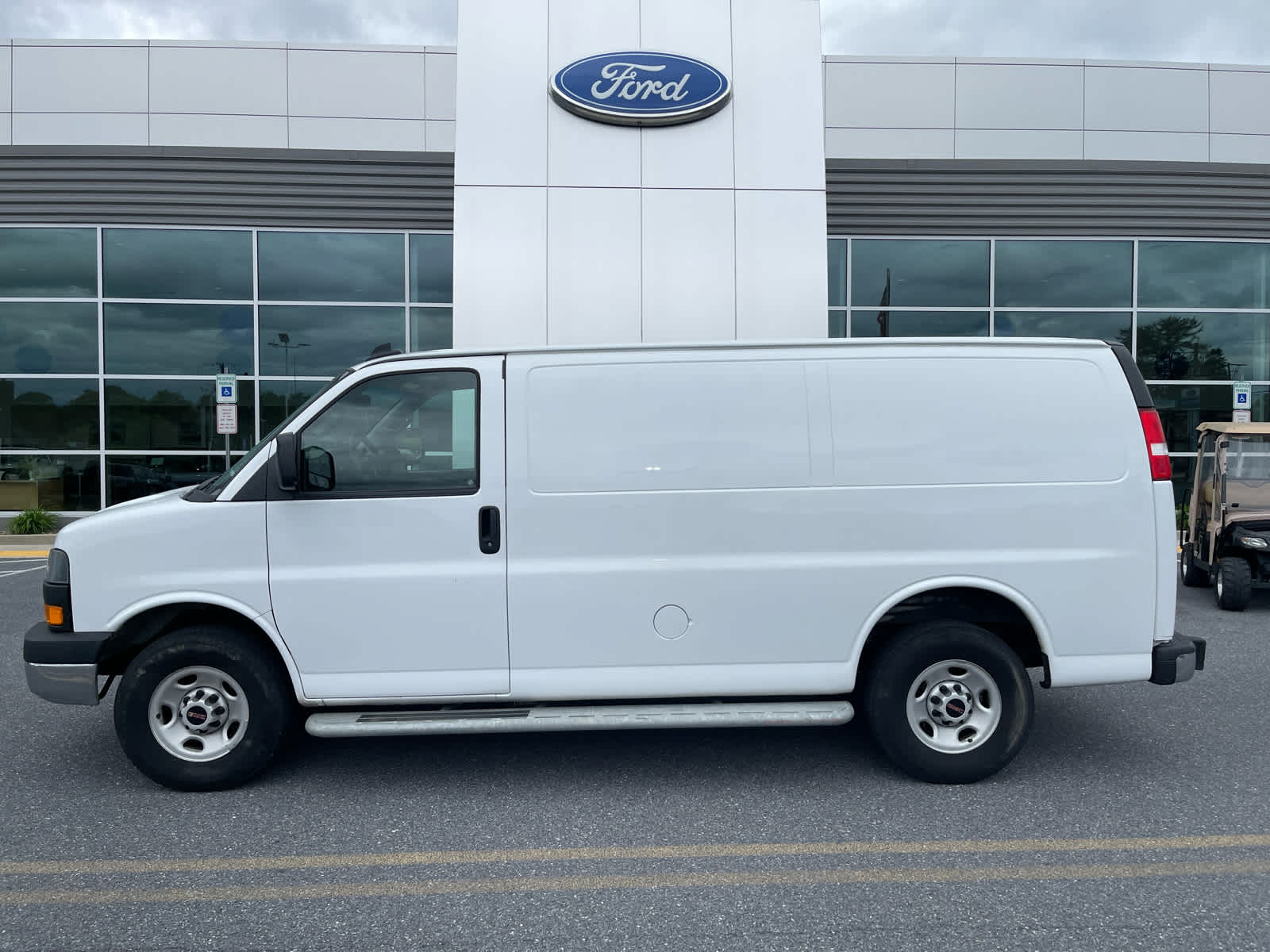 2024 GMC Savana 2500's photo