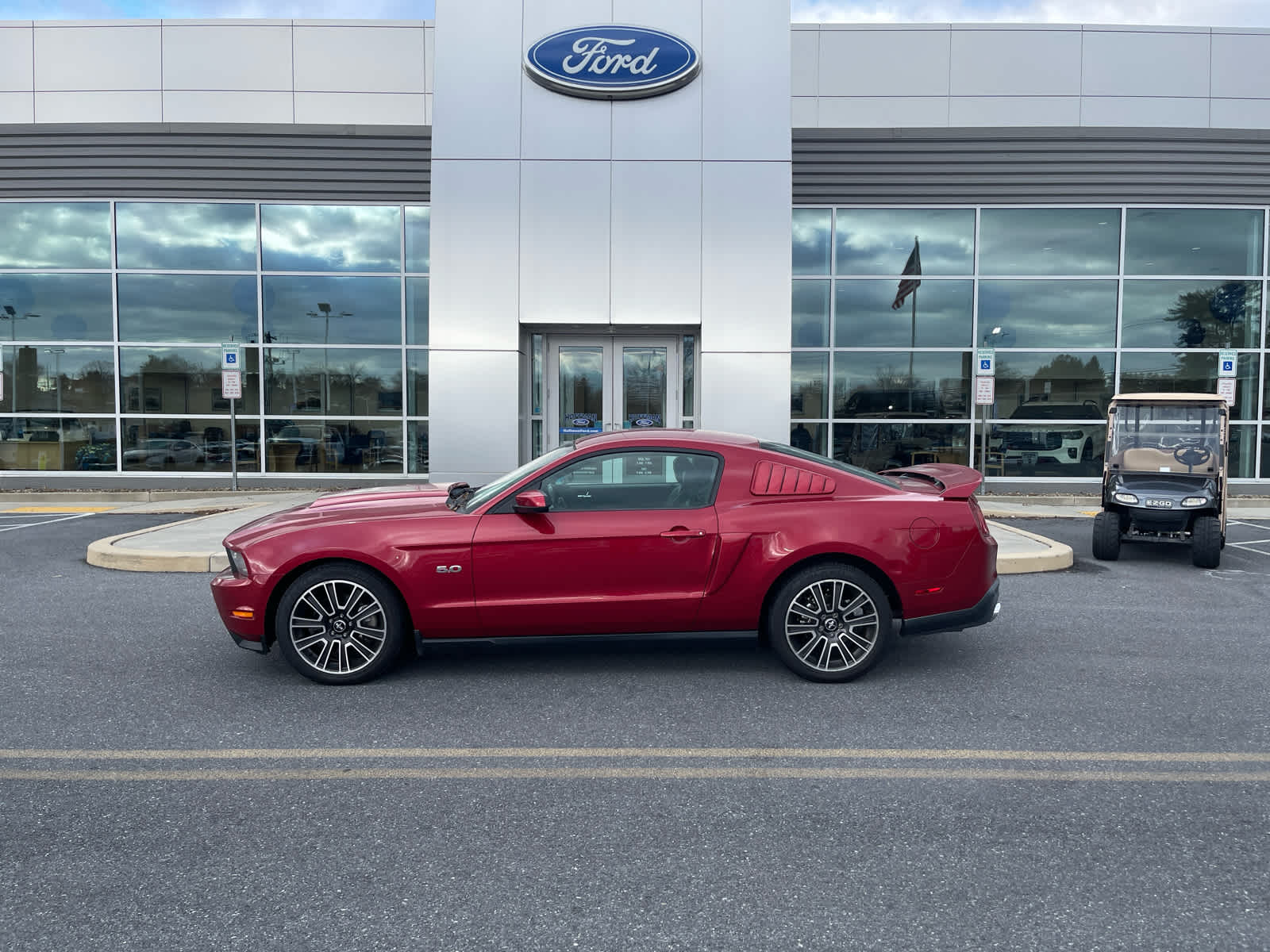 2012 Ford Mustang GT Premium's photo