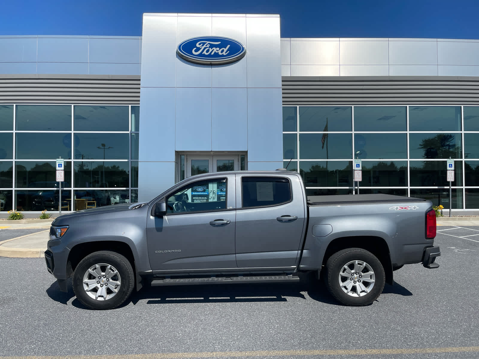 2022 Chevrolet Colorado 4WD LT Crew Cab Short Box's photo