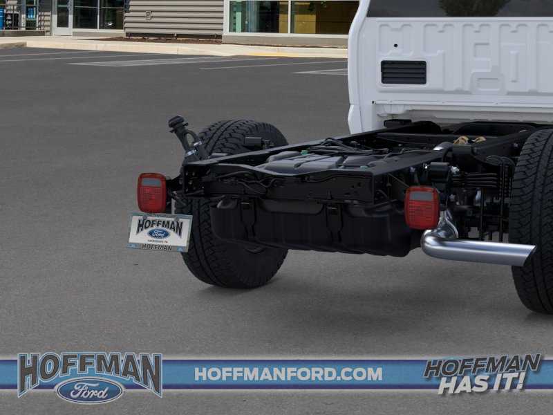 2025 Ford F-350 Super Duty Chassis Cab XL - Photo 31