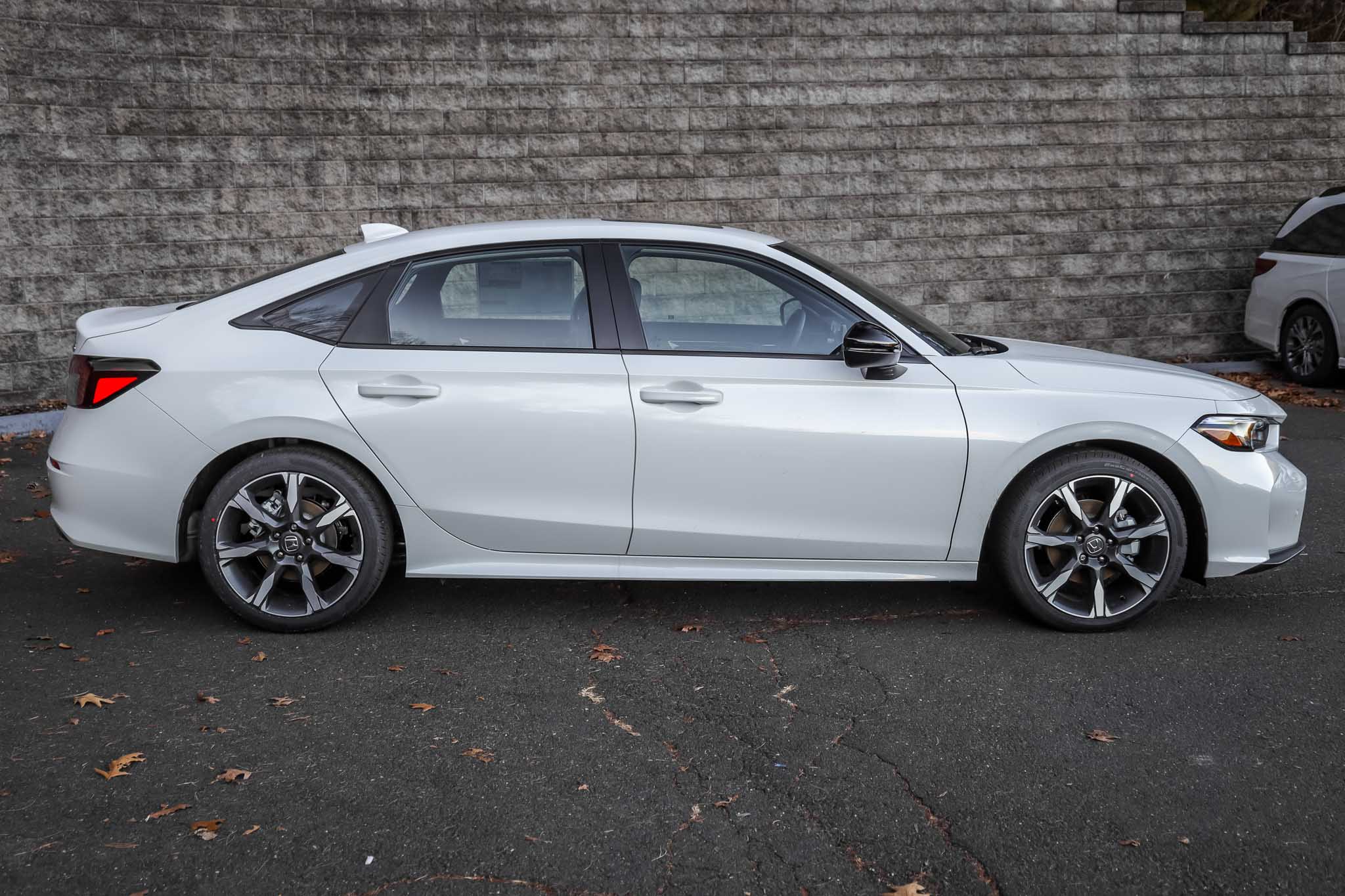 2025 Honda Civic Hybrid Sport Touring photo 2