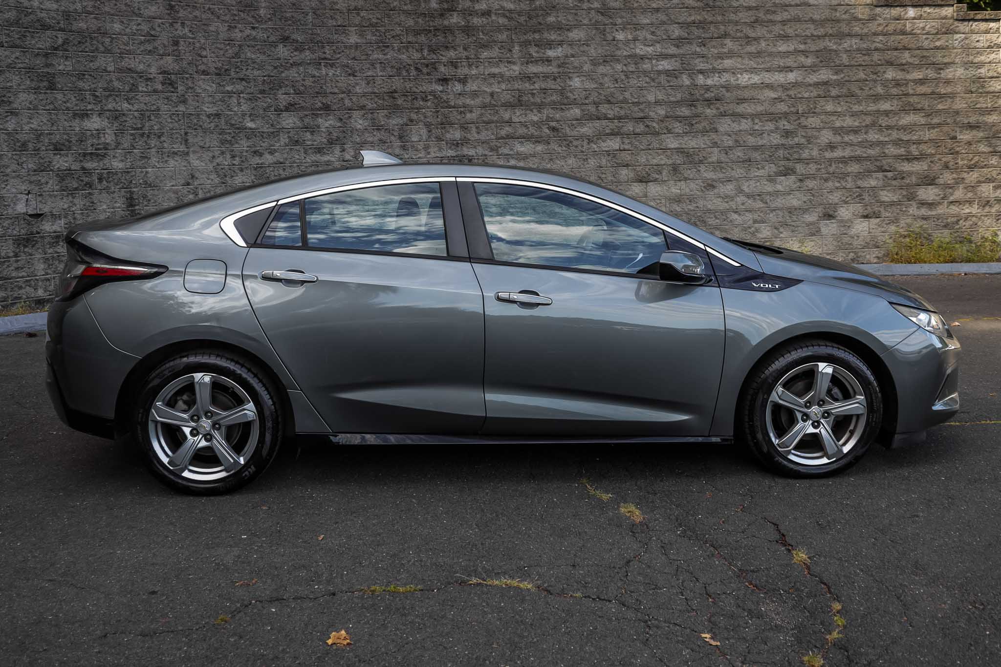 2016 Chevrolet Volt LT photo 3