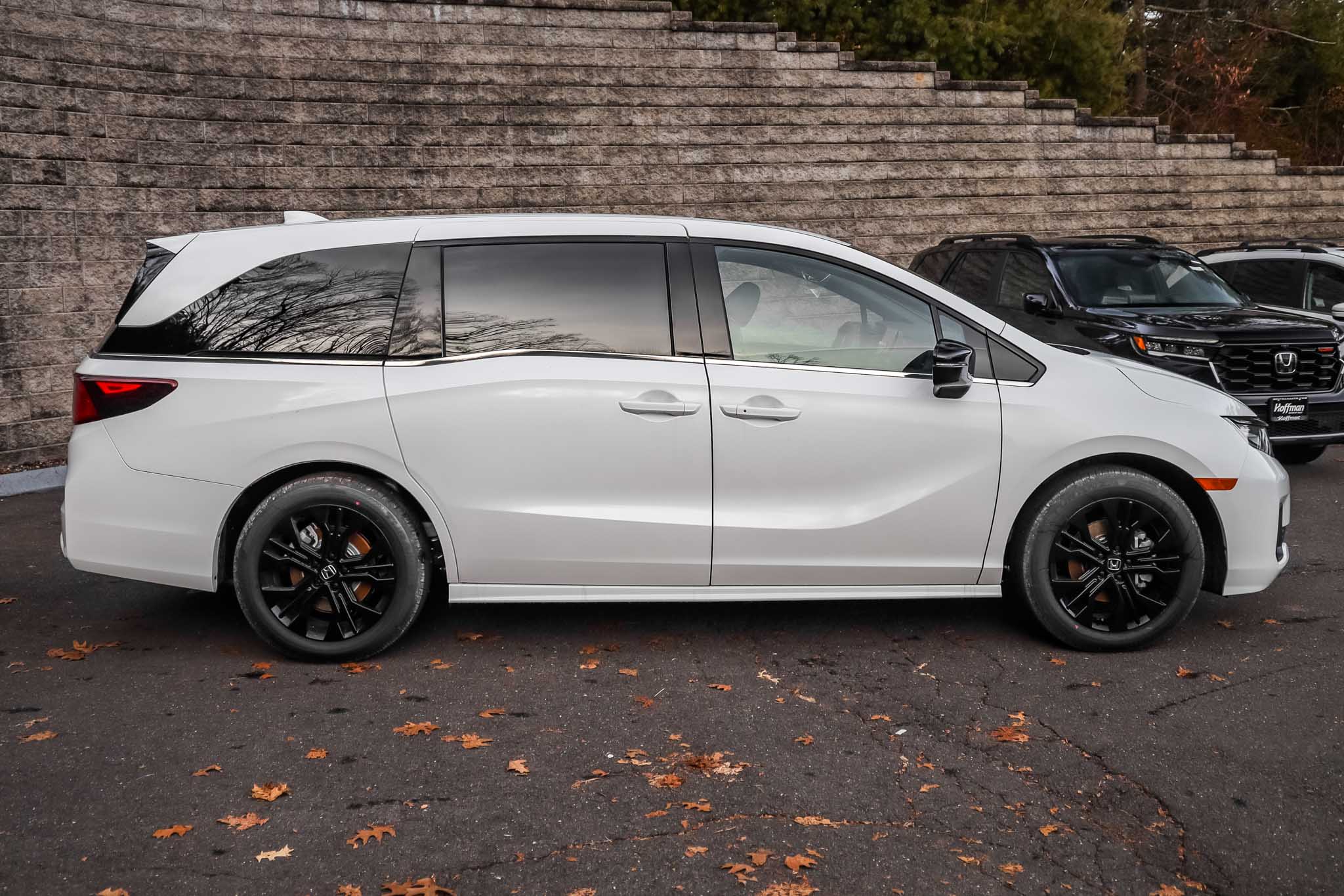 2025 Honda Odyssey photo 2