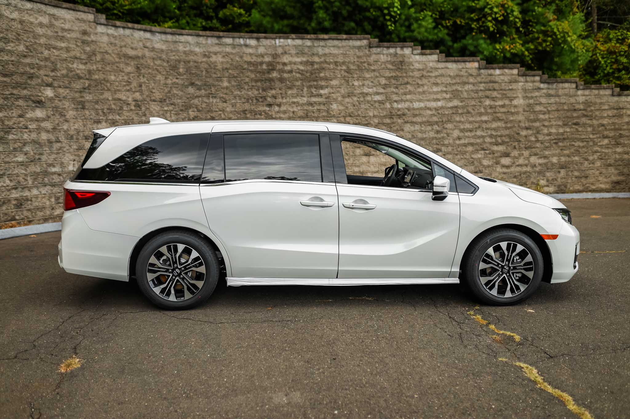2026 Honda Odyssey Elite photo 2