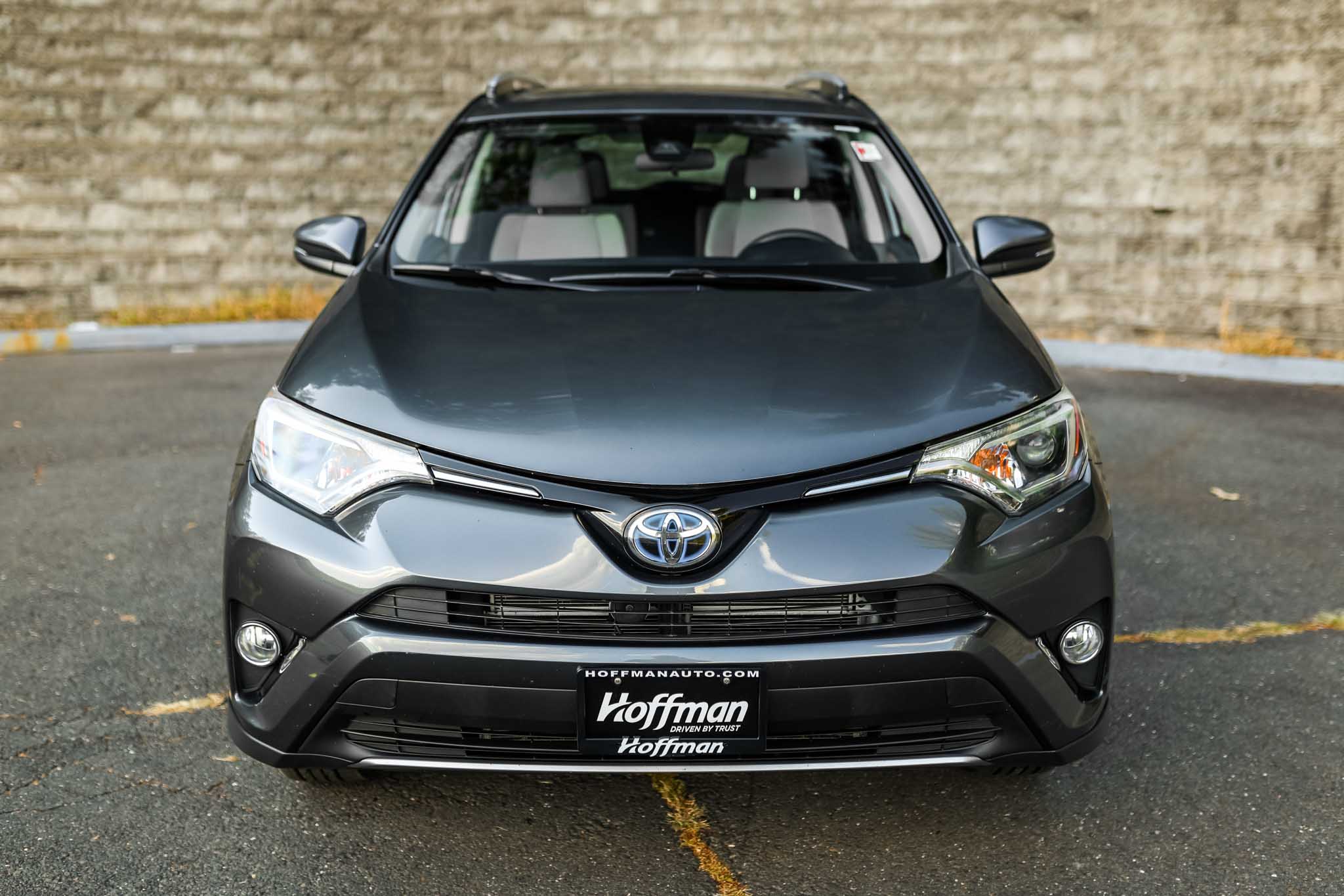 2017 Toyota RAV4 Hybrid XLE photo 2