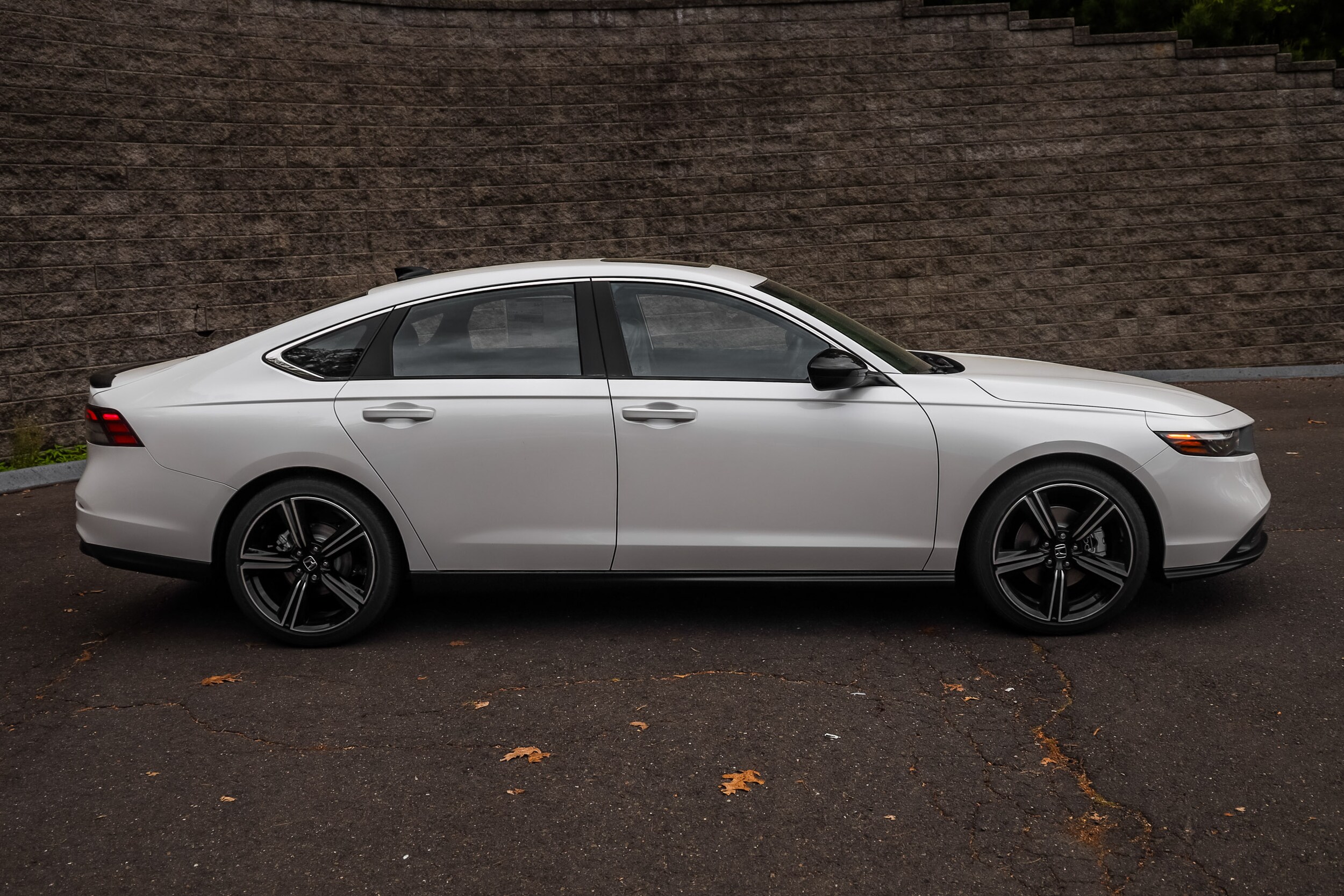 2025 Honda Accord Hybrid Sport photo 2