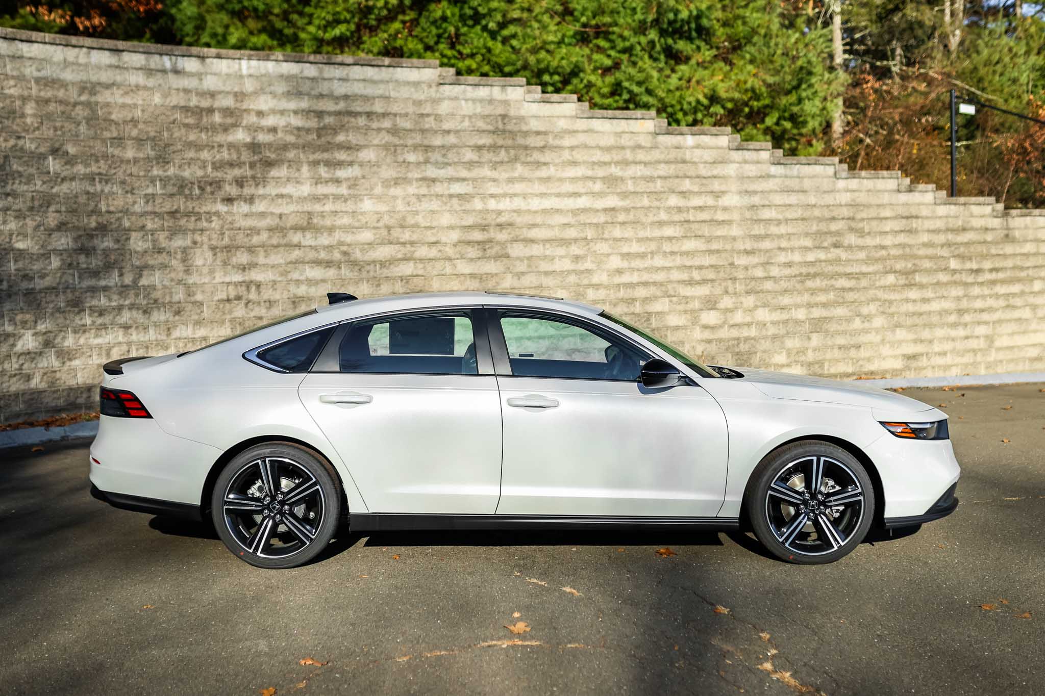 2025 Honda Accord Hybrid Sport photo 2