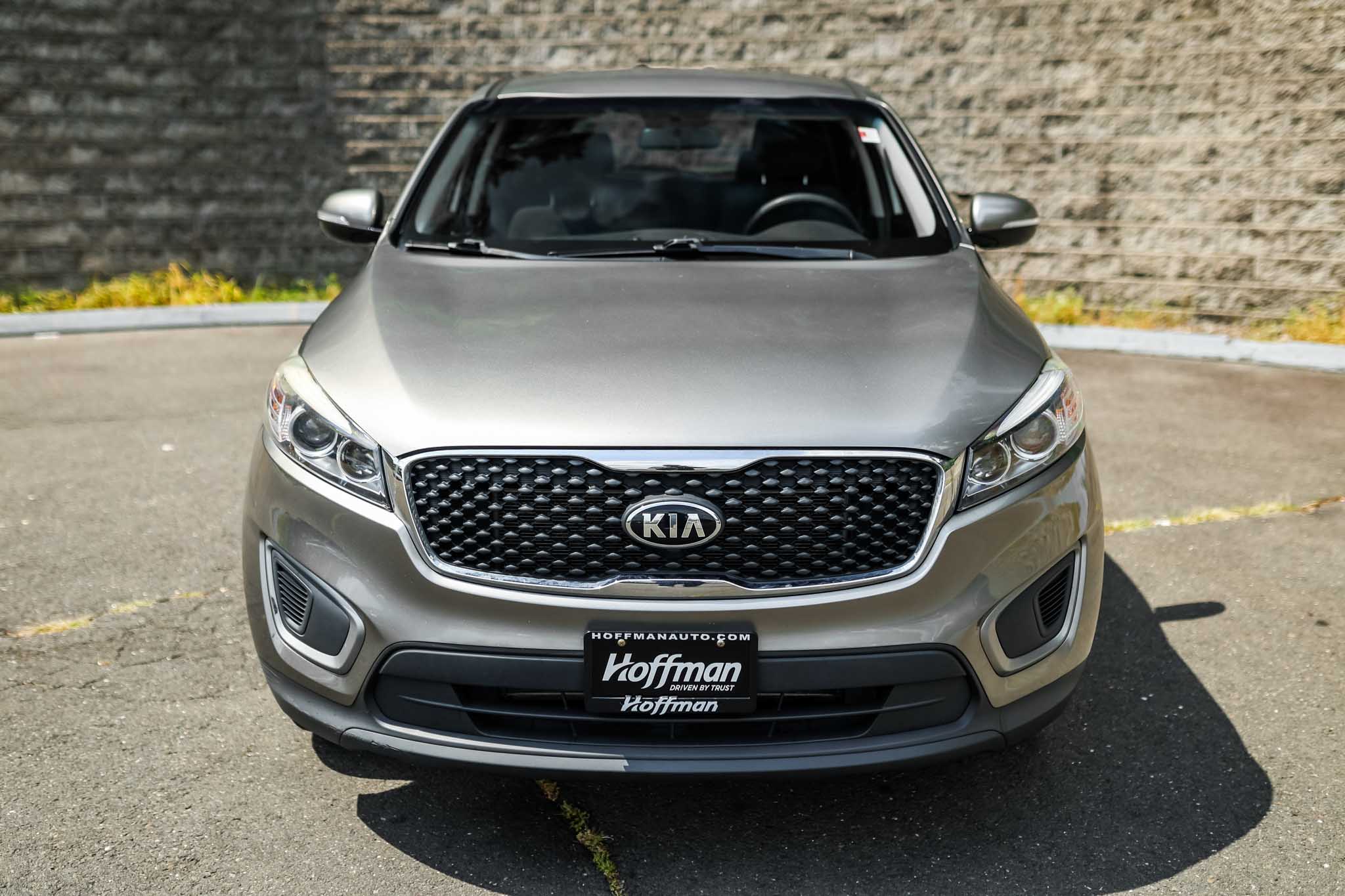 Used 2016 Kia Sorento L with VIN 5XYPG4A38GG155961 for sale in Simsbury, CT