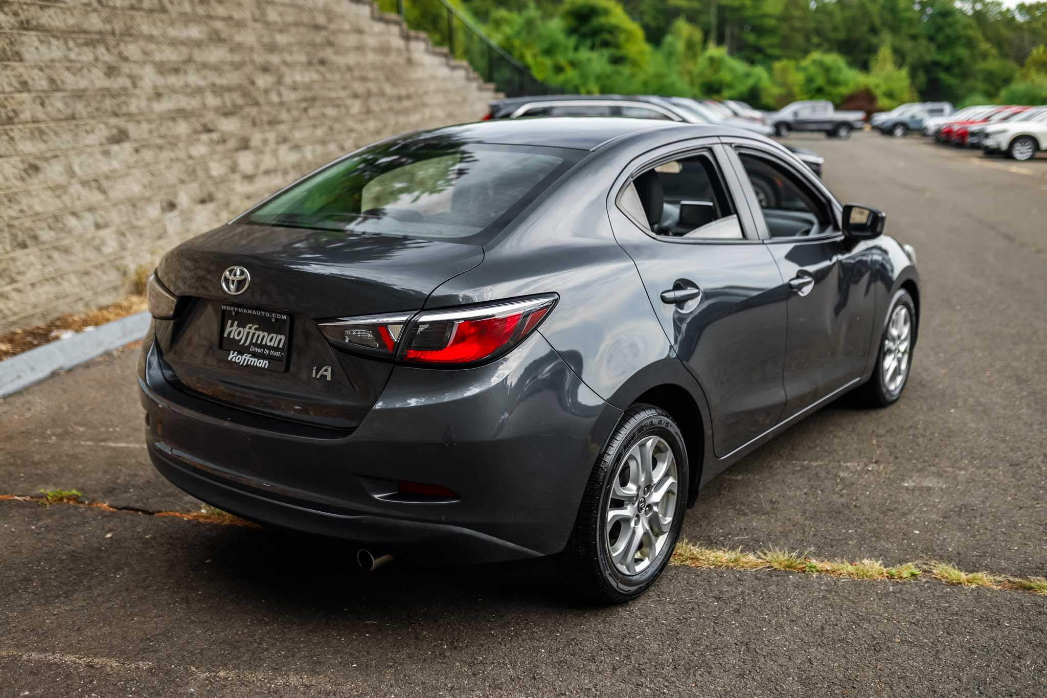 2017 Toyota Yaris iA Base photo 3