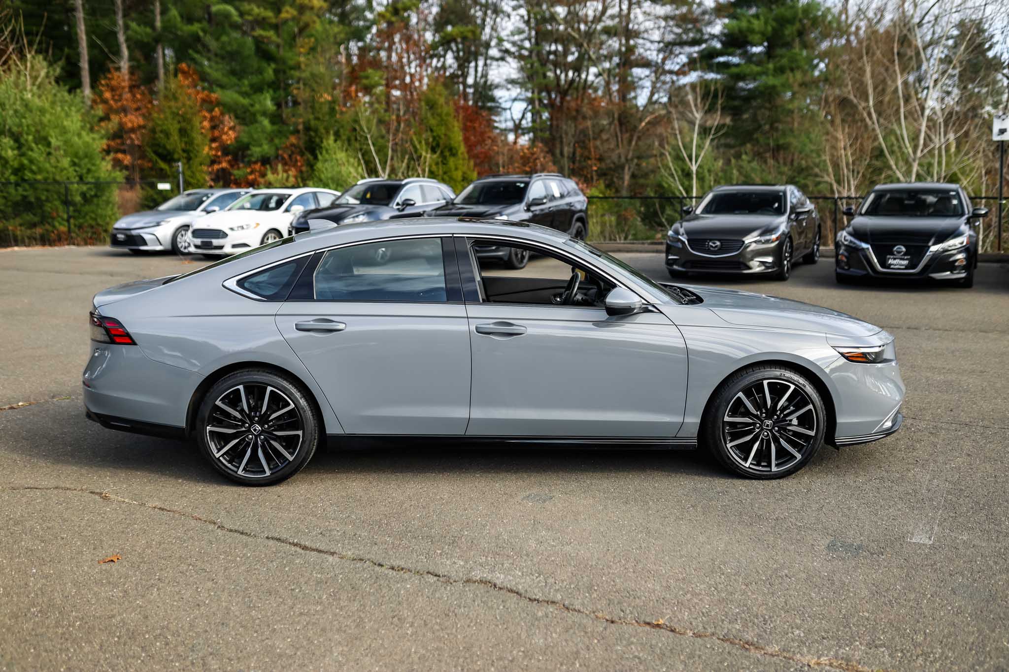 2024 Honda Accord Hybrid Touring photo 2