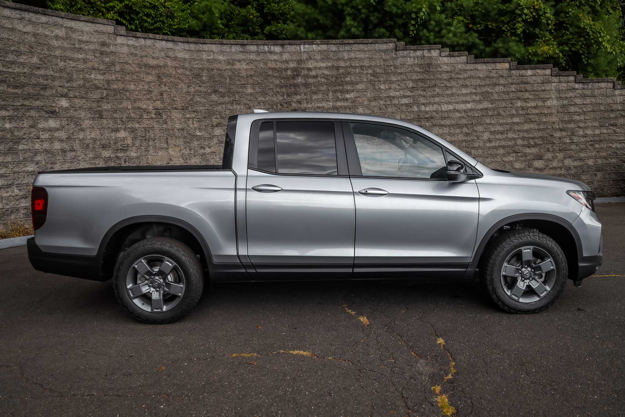 2025 Honda Ridgeline TrailSport photo 2