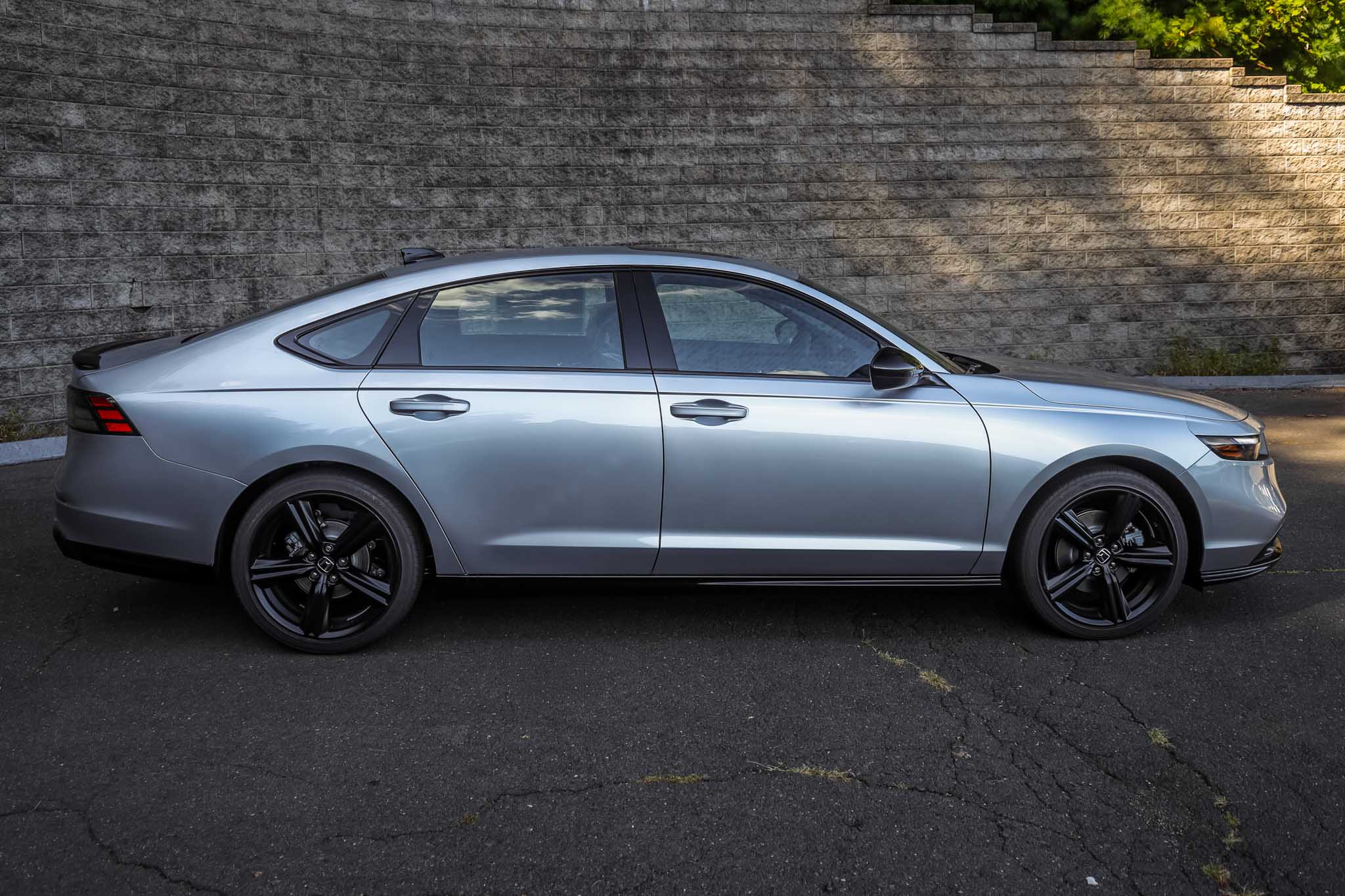 2025 Honda Accord Hybrid Sport-L photo 2