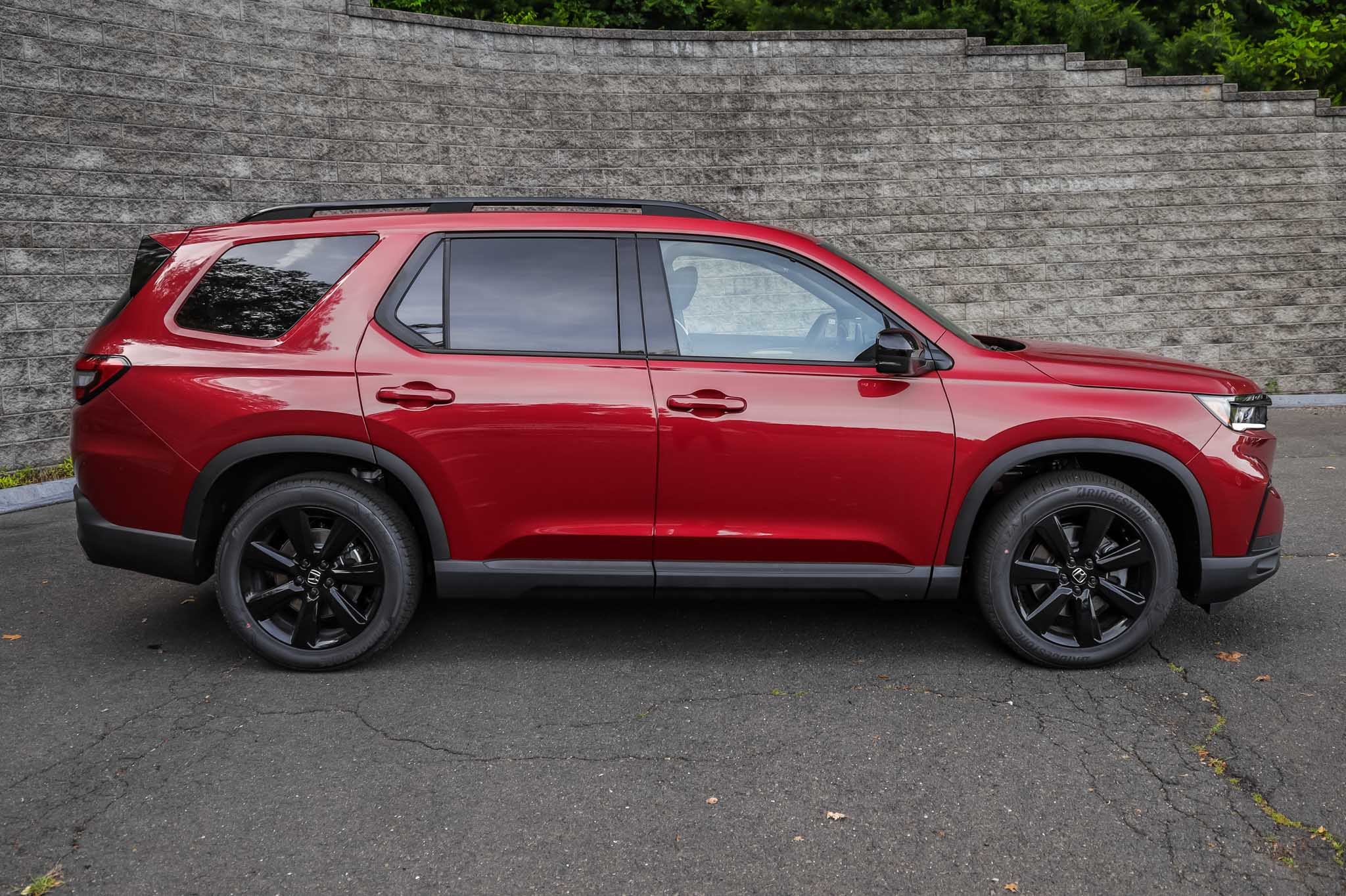 2025 Honda Pilot Black Edition photo 2