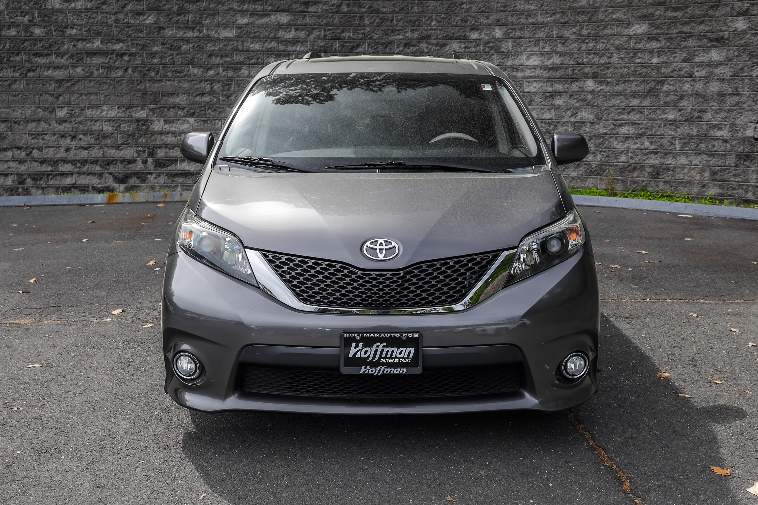 Used 2011 Toyota Sienna SE with VIN 5TDXK3DC6BS096246 for sale in Simsbury, CT
