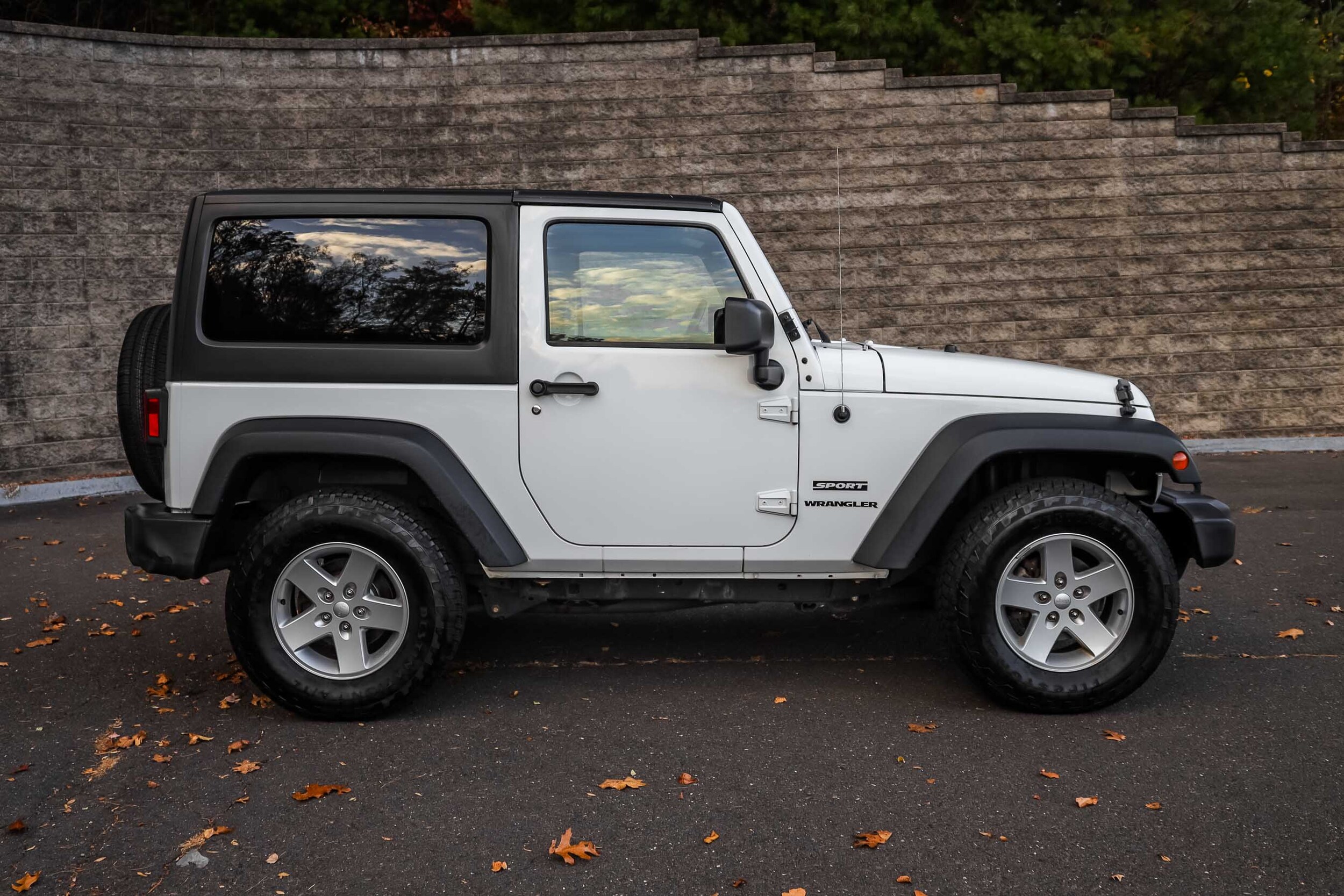 2017 Jeep Wrangler Sport photo 3