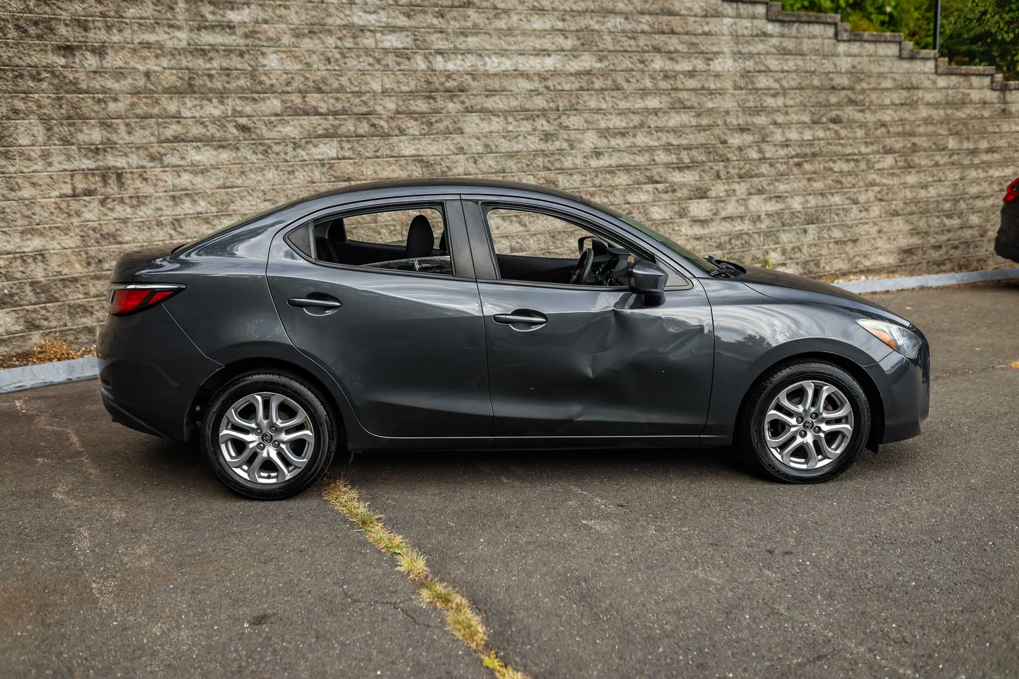 2017 Toyota Yaris iA Base photo 2