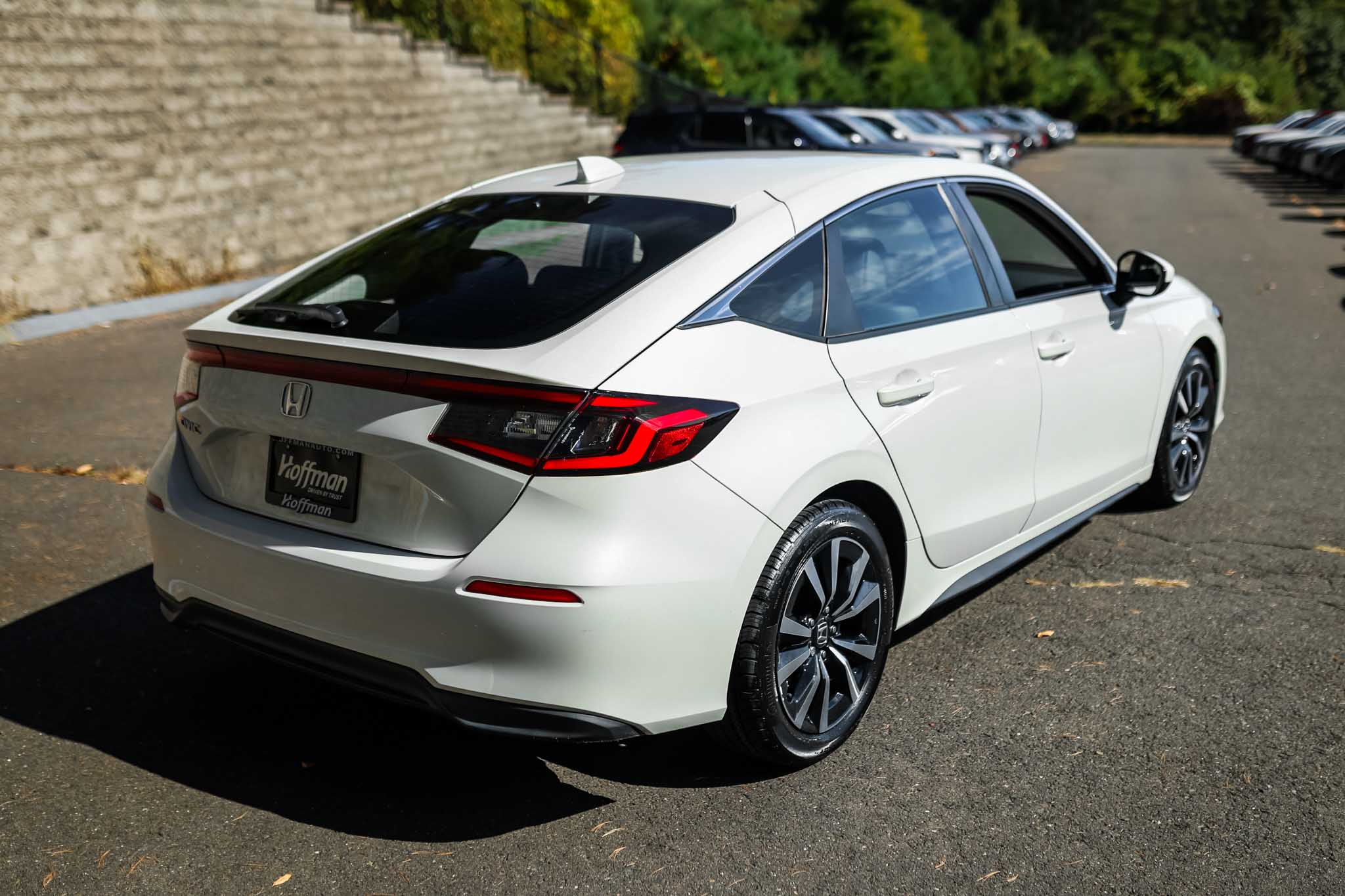 2022 Honda Civic EX-L Hatchback photo 2