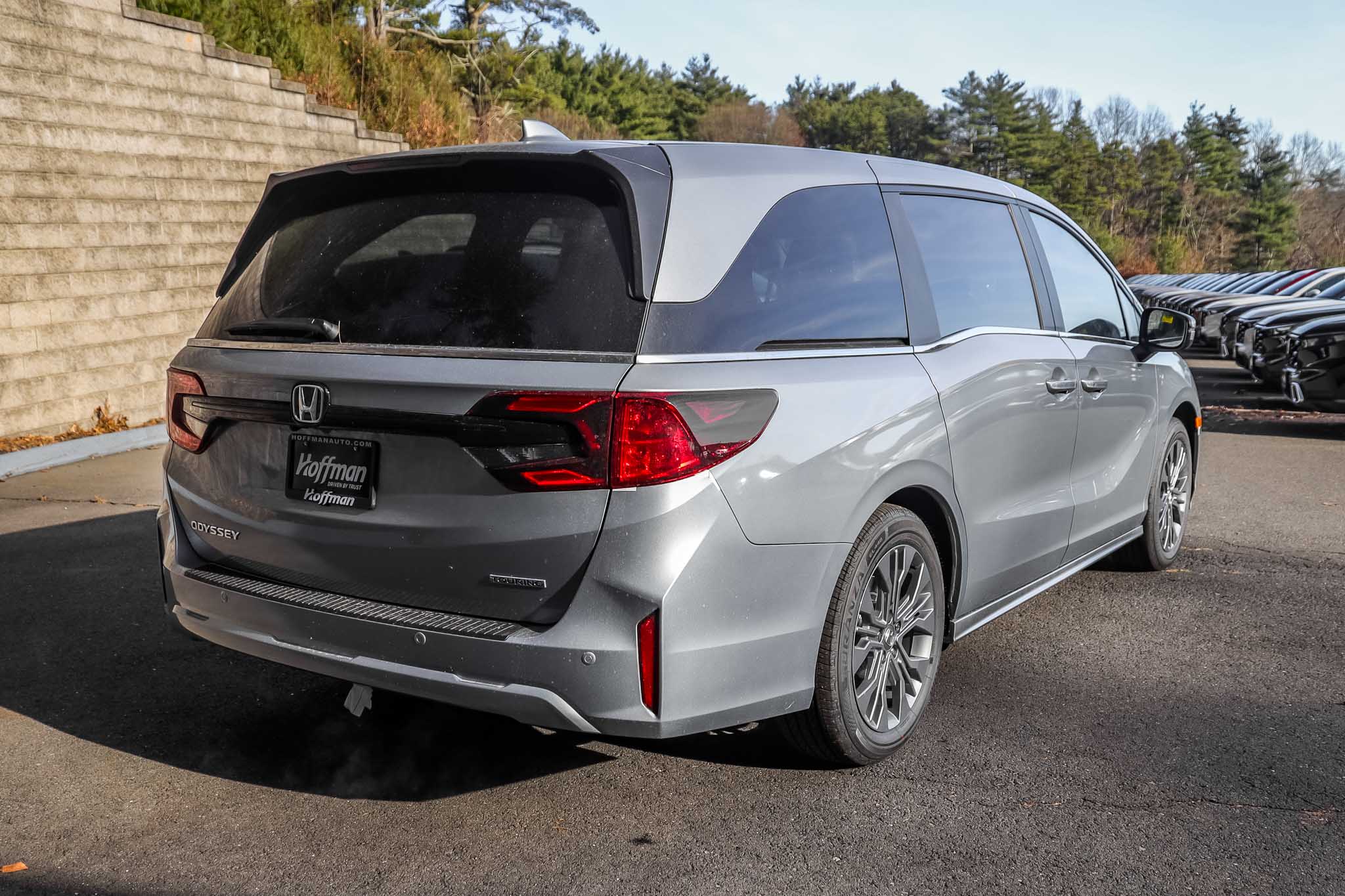 2025 Honda Odyssey Touring photo 3