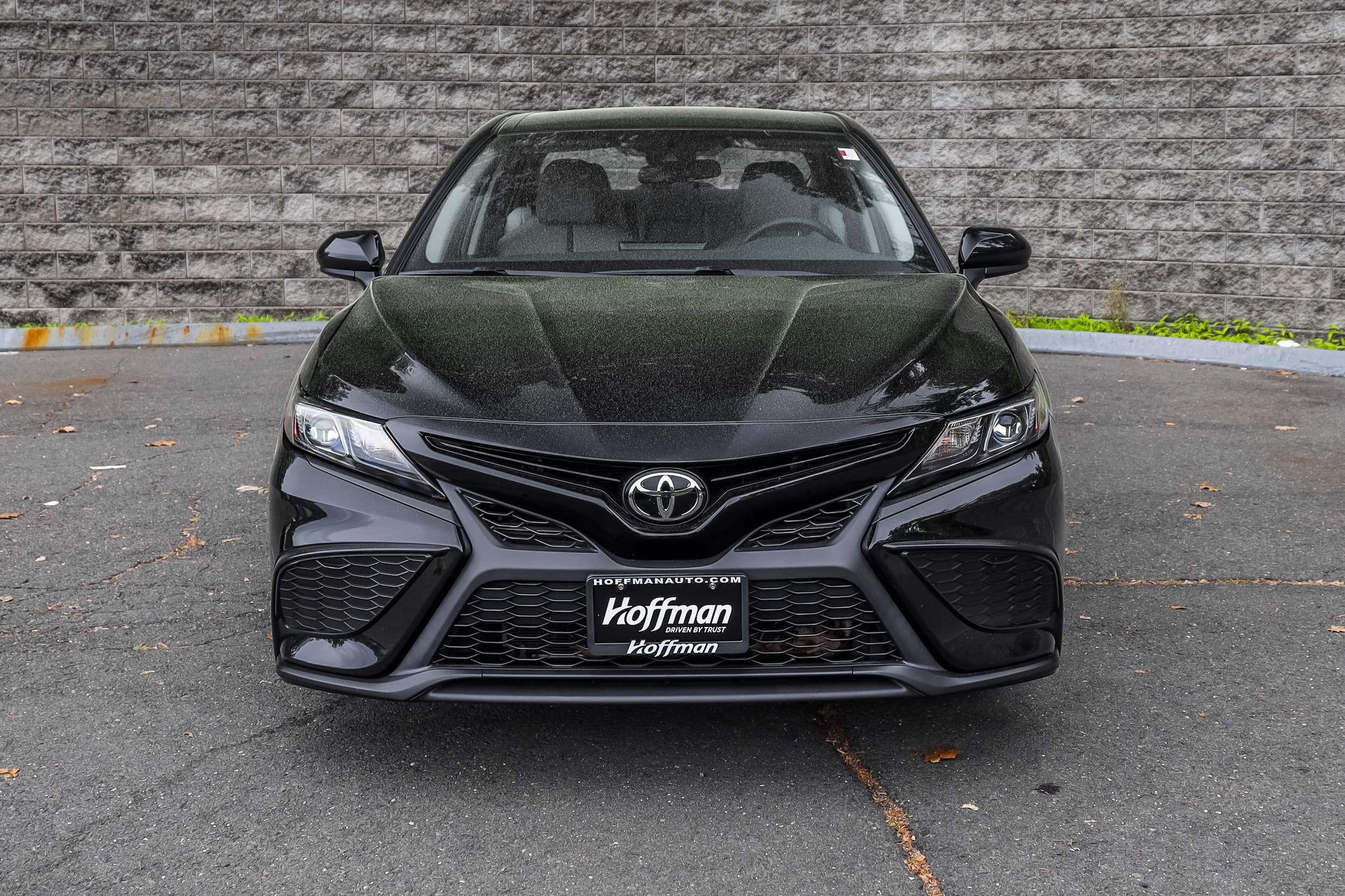 Used 2021 Toyota Camry SE with VIN 4T1G11AK6MU571505 for sale in Simsbury, CT