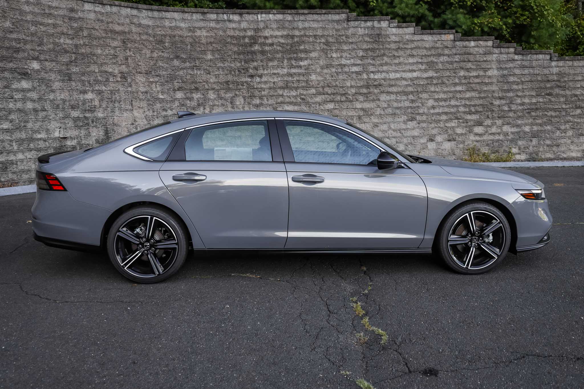 2025 Honda Accord Hybrid Sport photo 2
