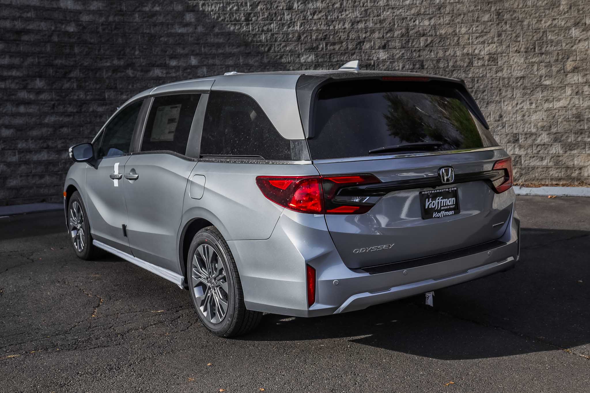 2025 Honda Odyssey Touring photo 4