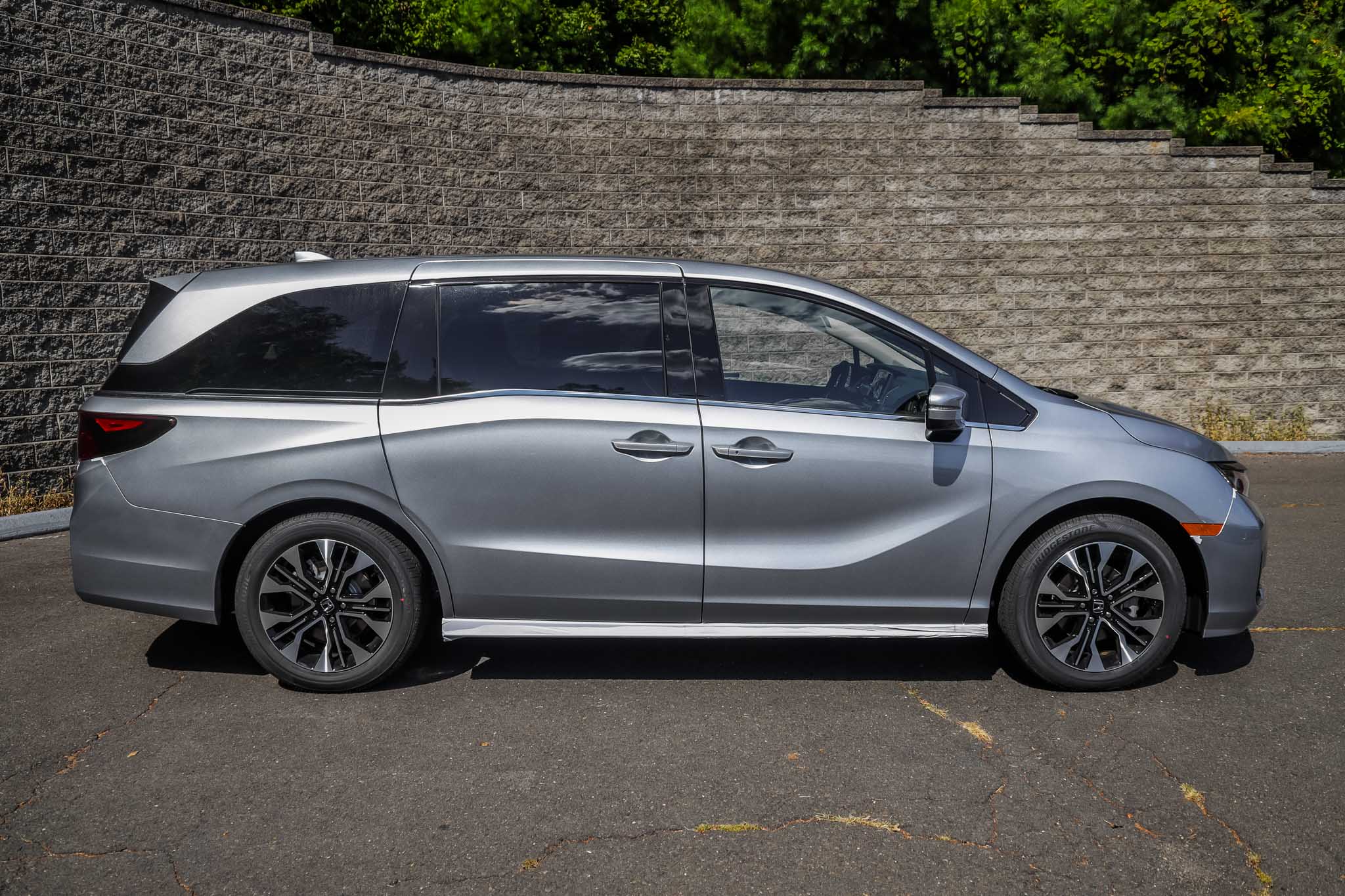 2026 Honda Odyssey Elite photo 2