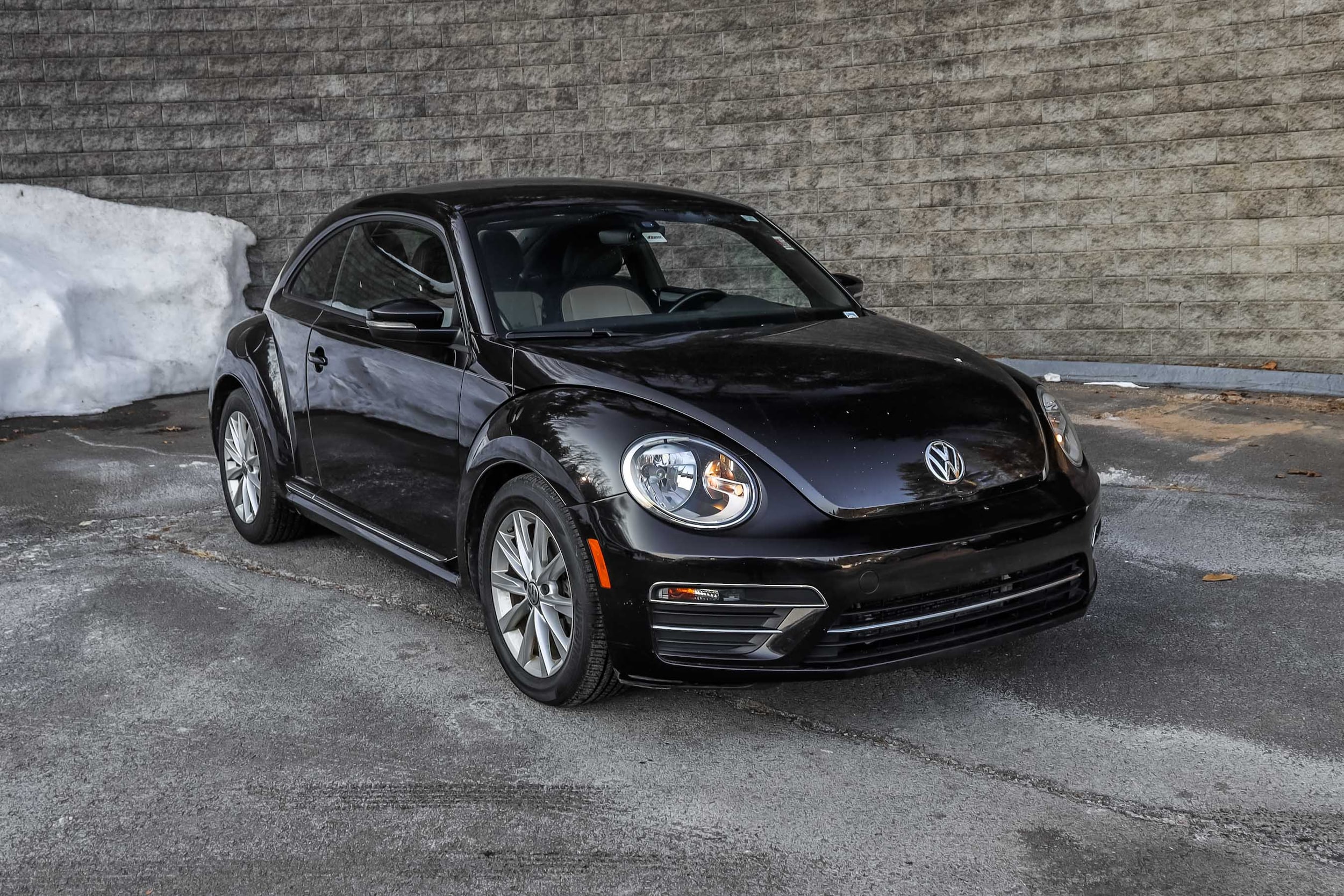 Used 2017 Volkswagen Beetle SE with VIN 3VWJ17AT6HM615922 for sale in Simsbury, CT