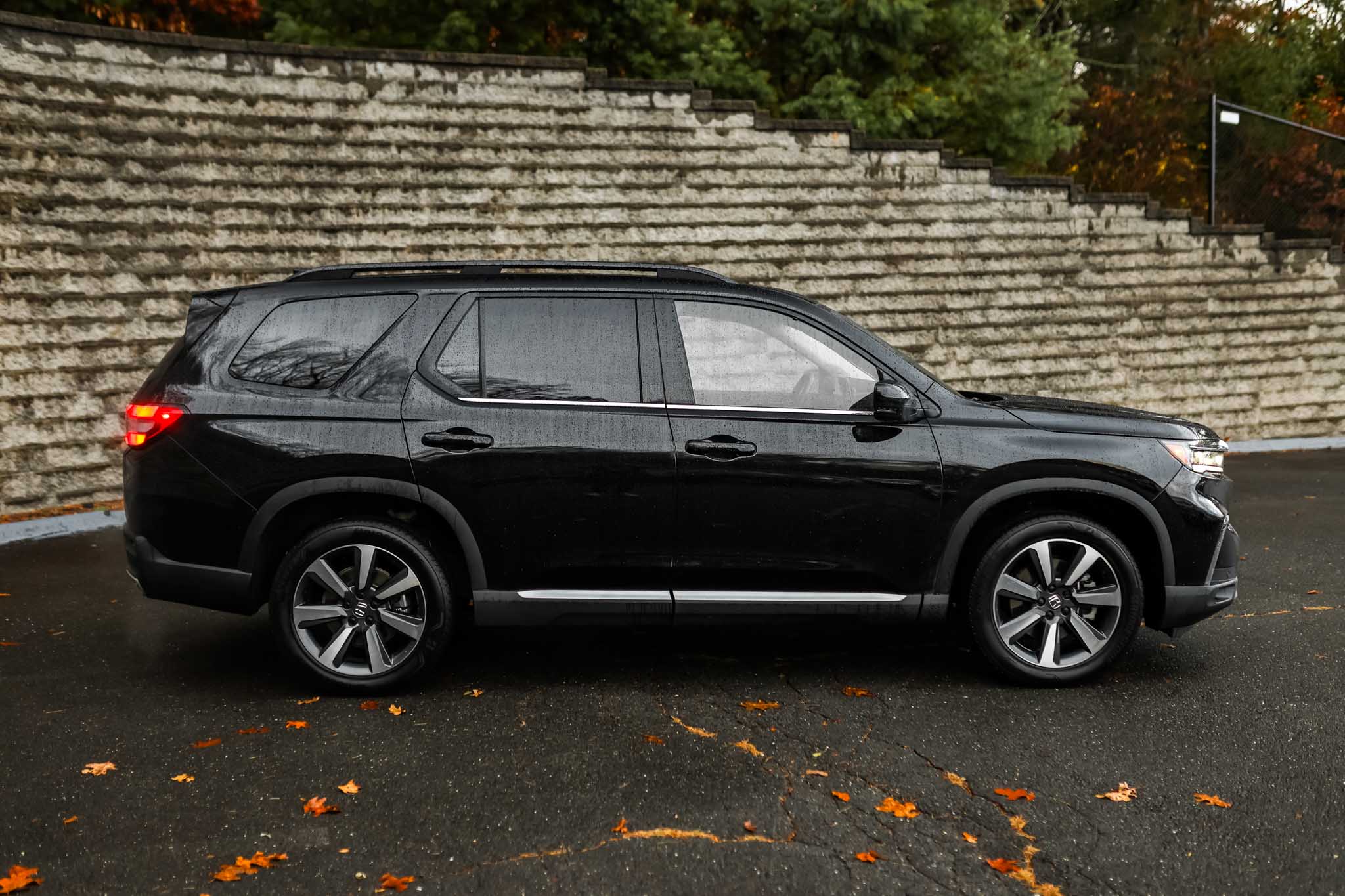 2025 Honda Pilot Touring photo 2