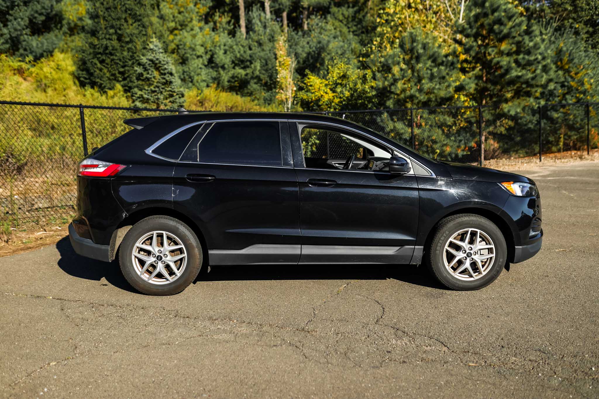 2023 Ford Edge SEL photo 2
