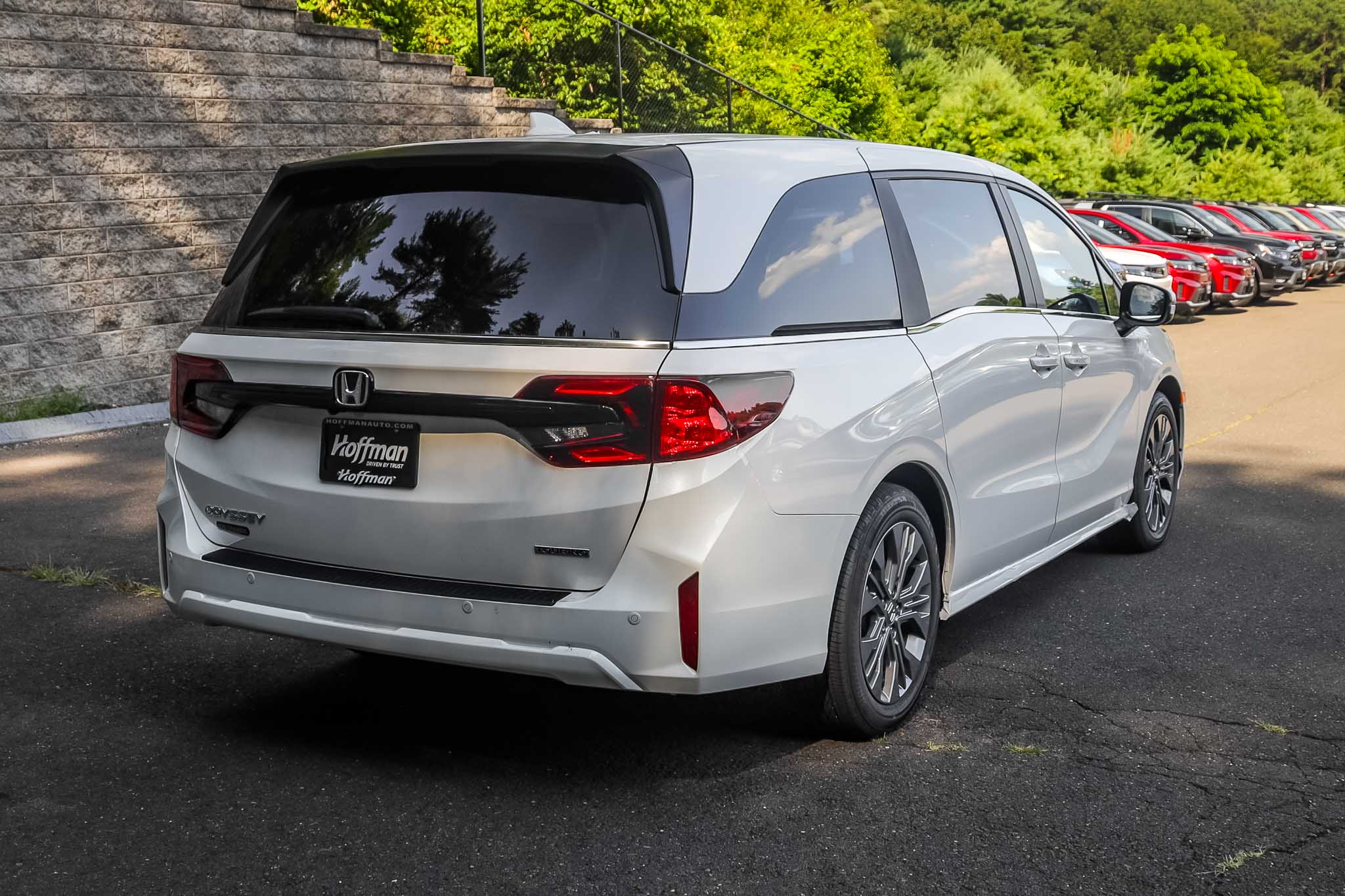2025 Honda Odyssey Touring photo 3