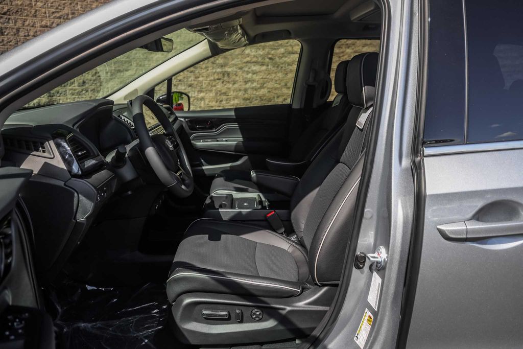2026 Honda Odyssey Elite - Photo 12